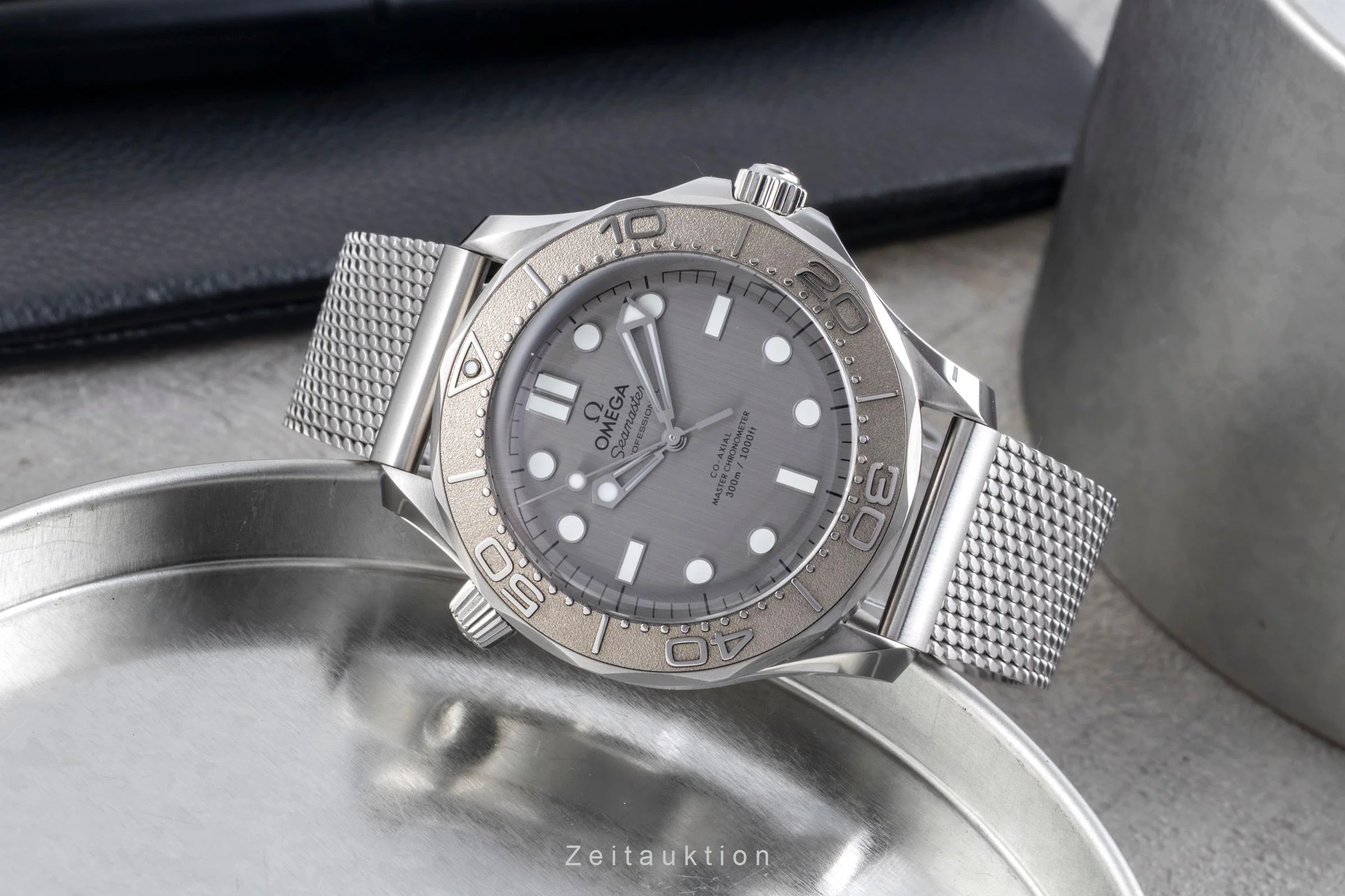 Omega Seamaster steel / titanium automatic men's watch 210.30.42.20.06.002  [2507484] - Image 3