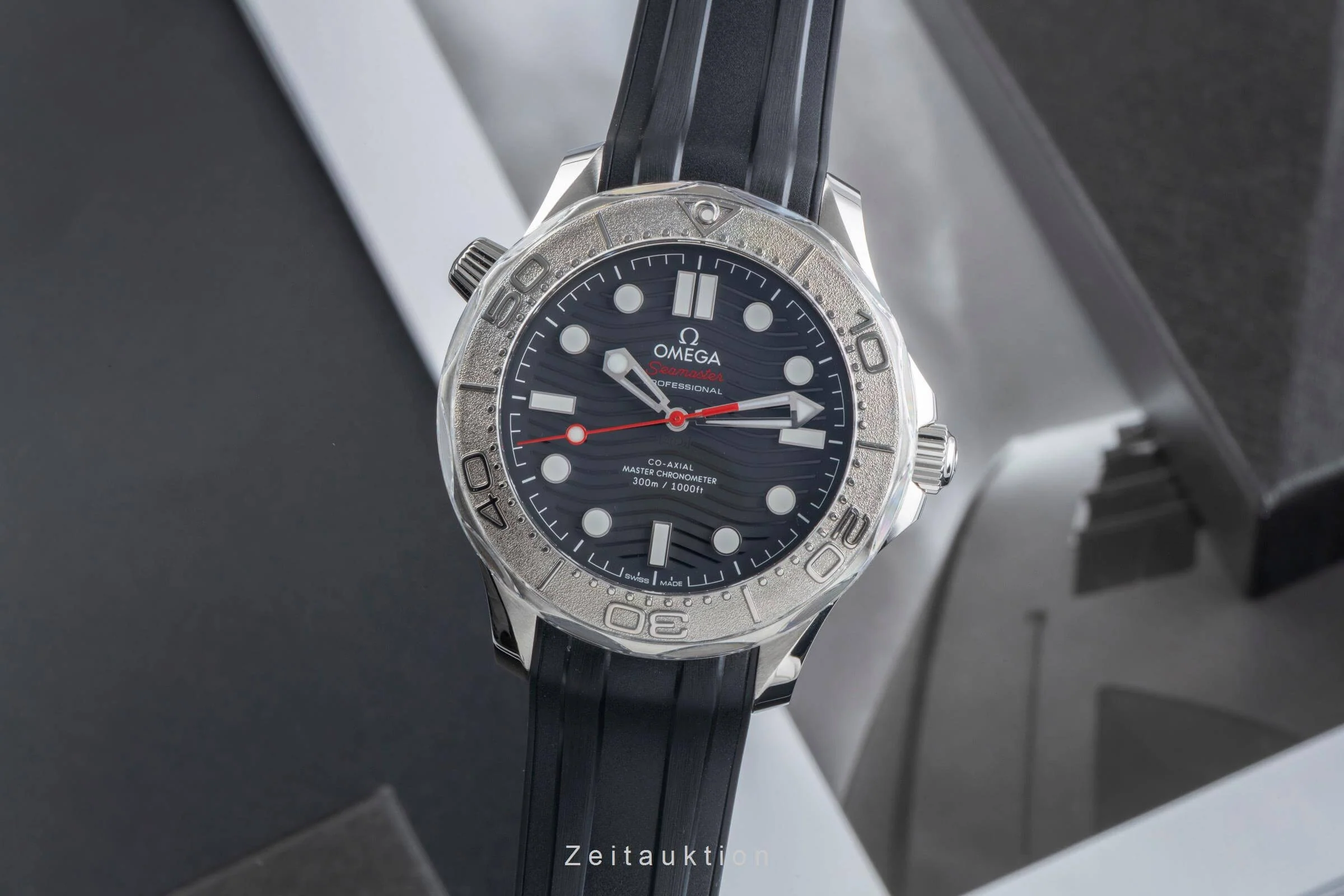 Omega Seamaster steel / titanium automatic men's watch 210.32.42.20.01.002 LP: 7300EUR  [2501708] - Image 2