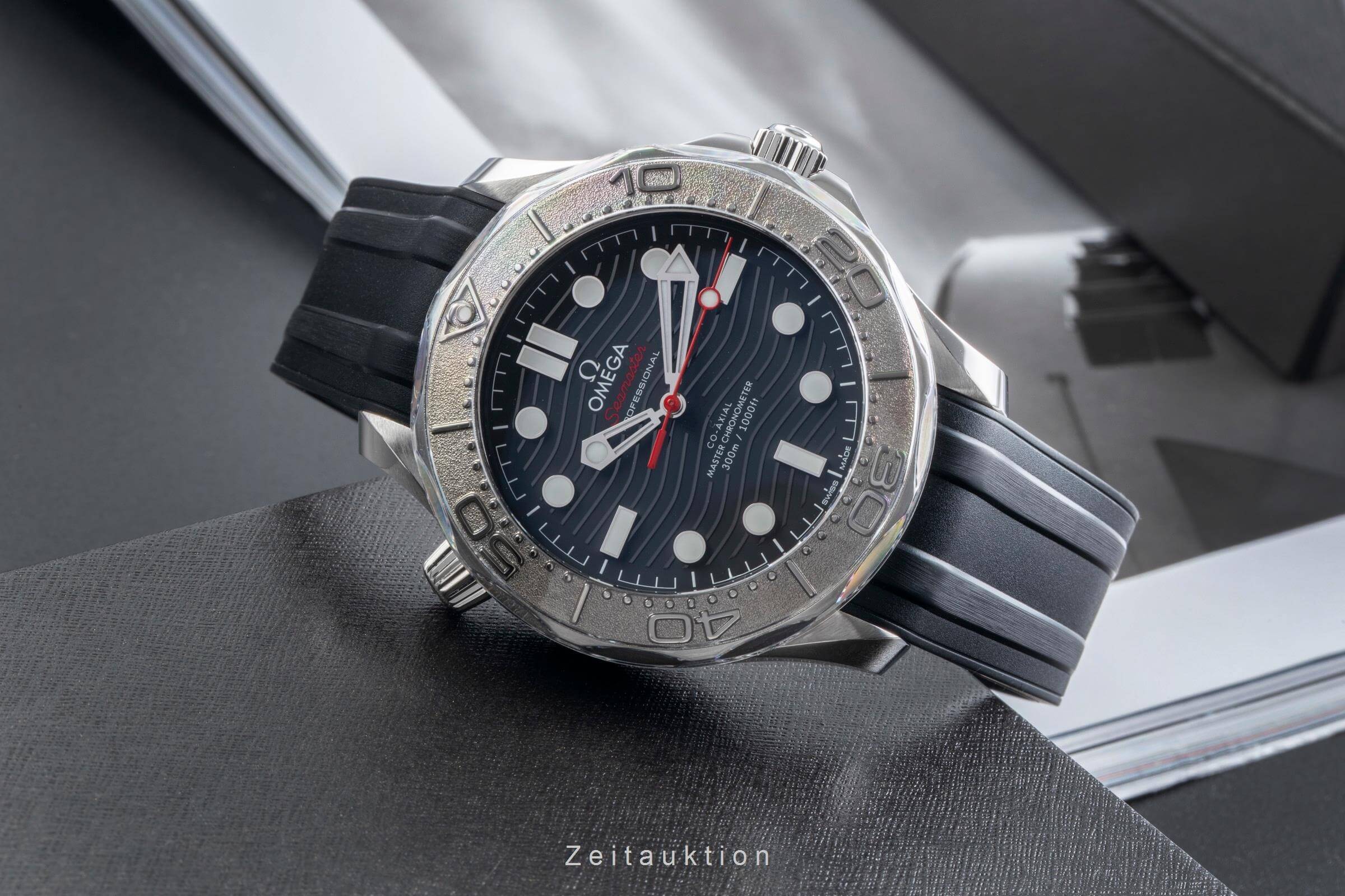 Omega Seamaster steel / titanium automatic men's watch 210.32.42.20.01.002 LP: 7300EUR  [2501708] - Image 3