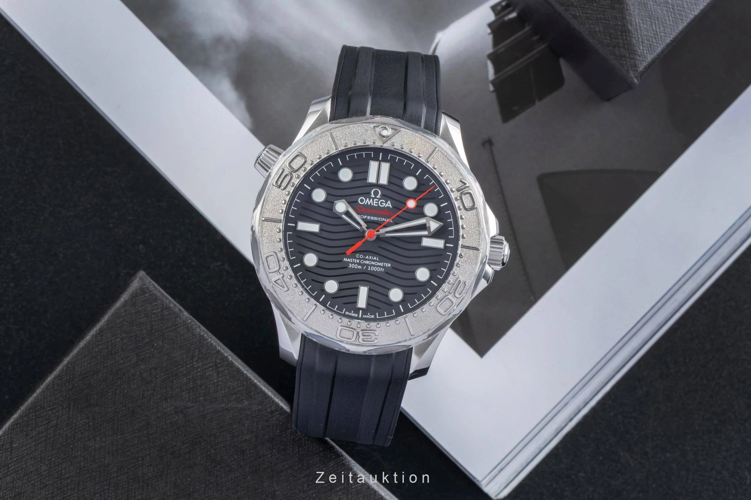 Omega Seamaster steel / titanium automatic men's watch 210.32.42.20.01.002 LP: 7300EUR  [2501708] - Image 4