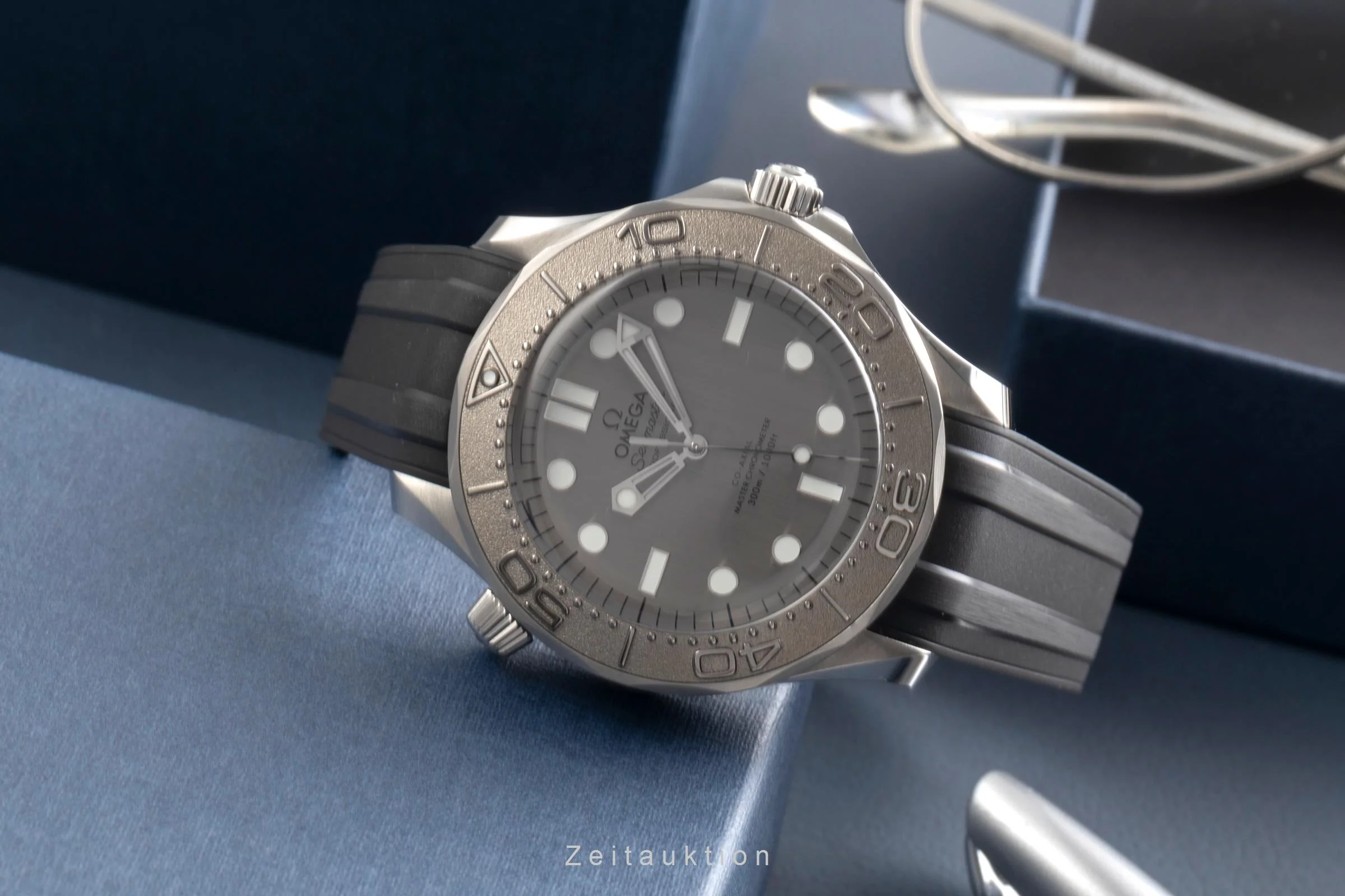 Omega Seamaster steel / titanium automatic unisex 210.32.42.20.06.002 LP: 6700EUR  [2504544] - Image 3