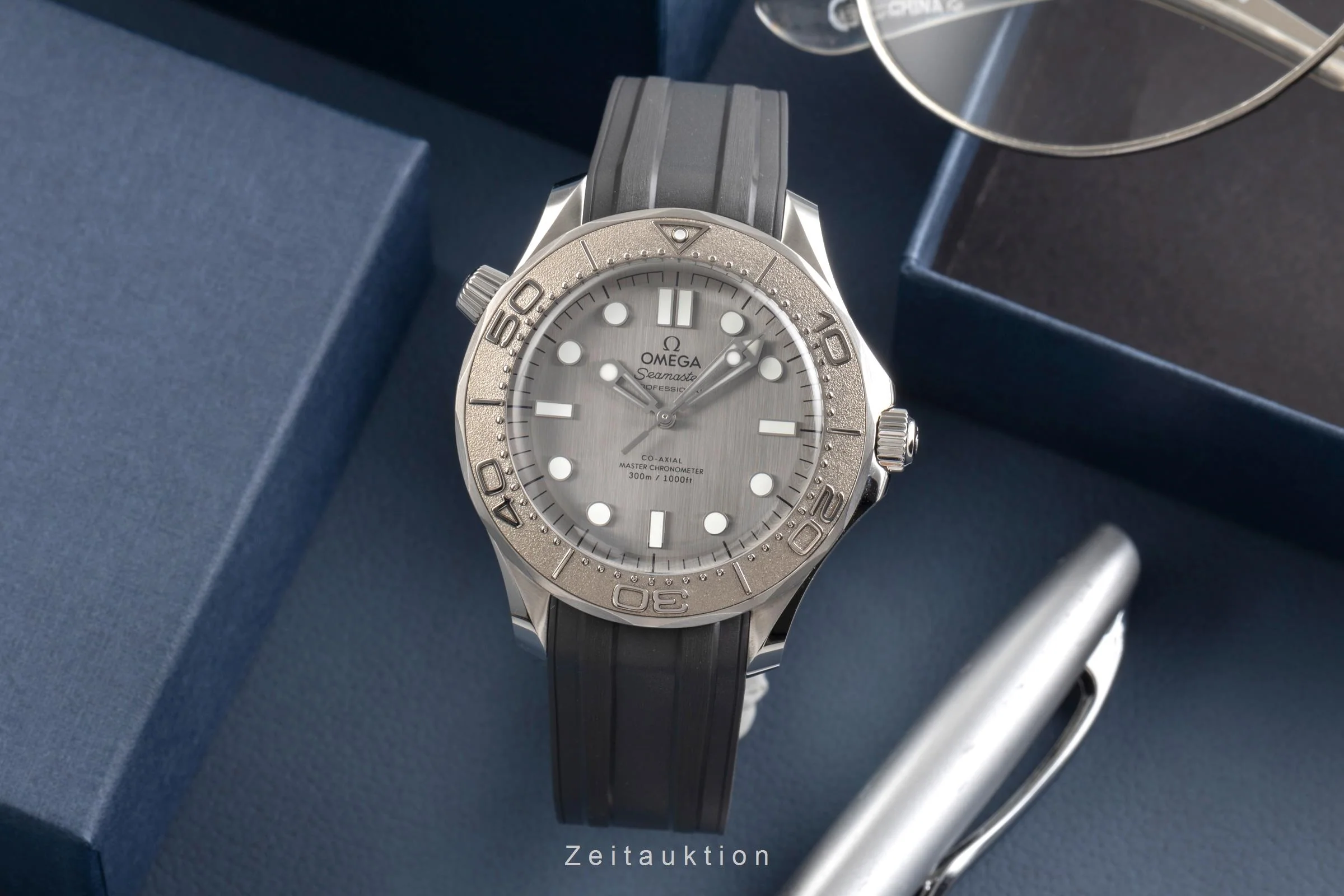 Omega Seamaster steel / titanium automatic unisex 210.32.42.20.06.002 LP: 6700EUR  [2504544] - Image 4