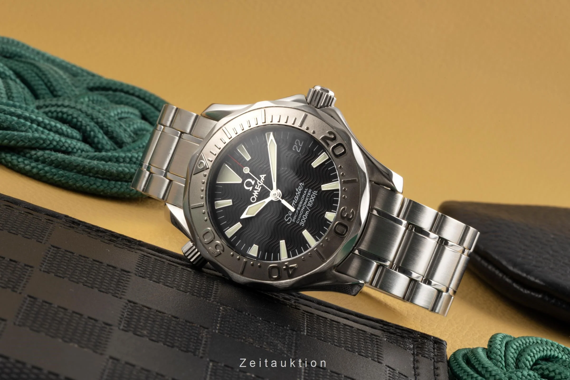 Omega Seamaster steel / white gold automatic men's watch 2236.50.00  [2305527] - Image 2