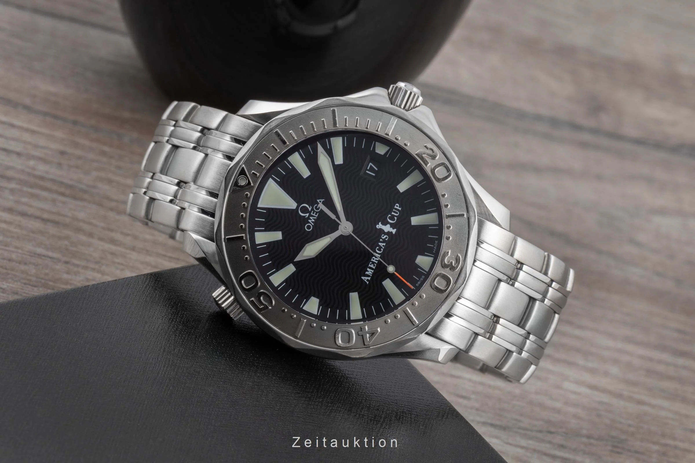 Omega Seamaster steel / white gold automatic men's watch 2533.50.00 Limited  [2506213] - Image 3