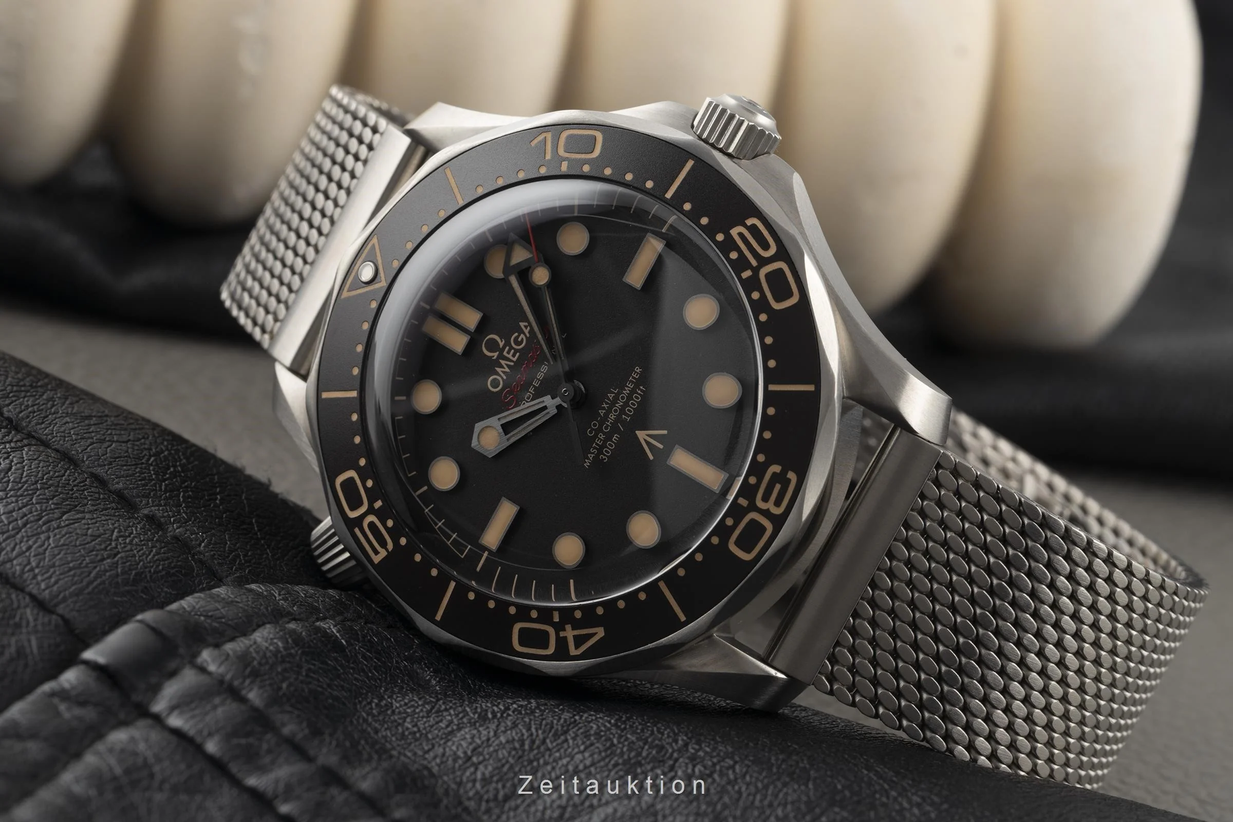 Omega Seamaster titanium automatic men's watch 210.90.42.20.01.001 LP: 10700EUR  [2300518] - Image 3