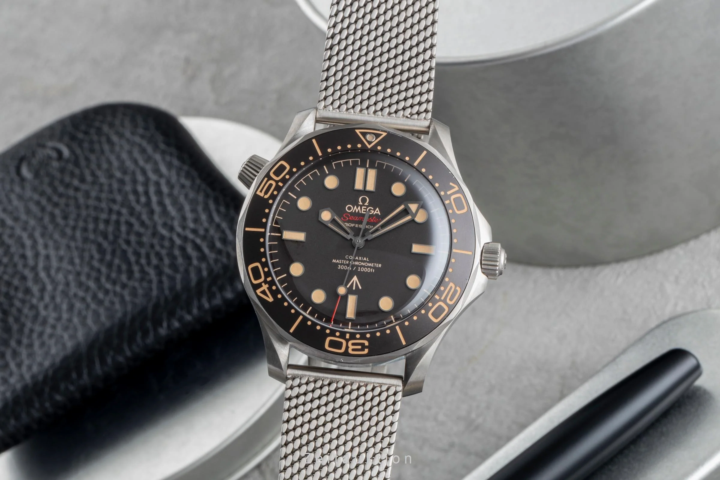 Omega Seamaster titanium automatic men's watch 210.90.42.20.01.001 LP: 10900EUR  [2507055] - Image 2