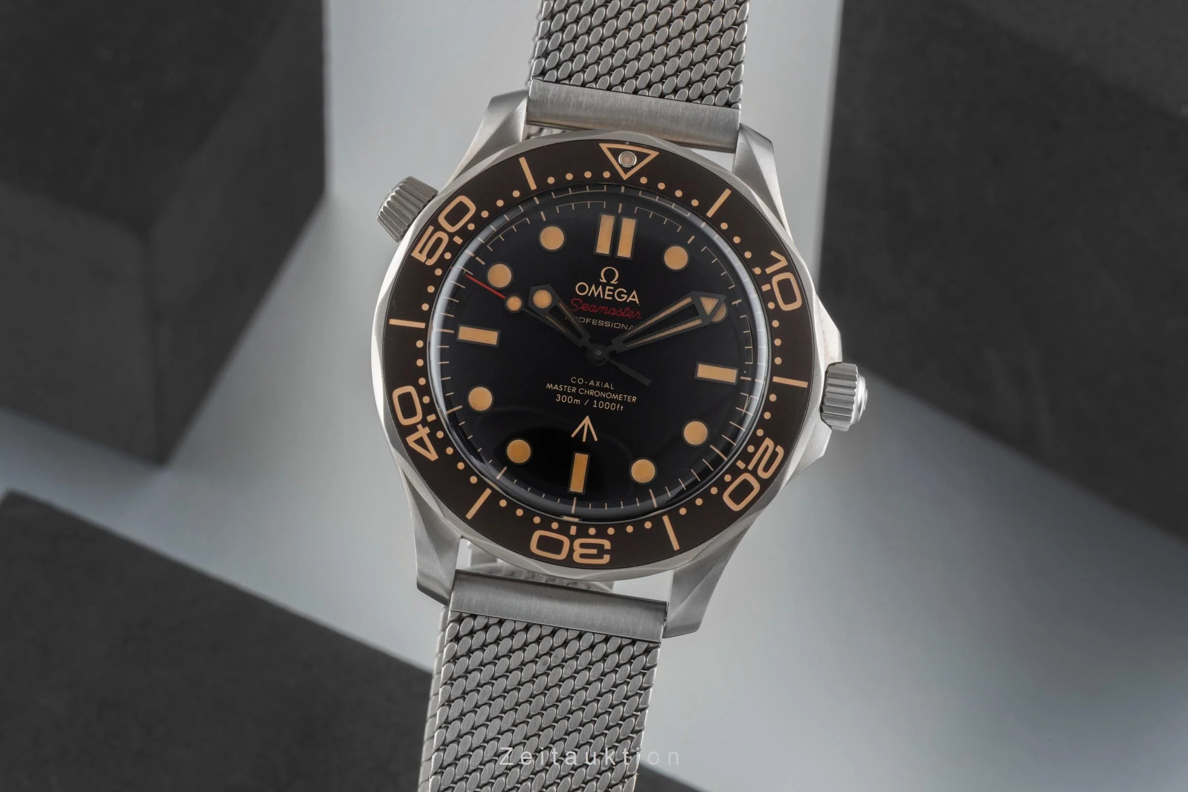 Omega Seamaster titanium automatic men's watch 210.90.42.20.01.001 LP: 10900EUR  [2600559] - Image 2