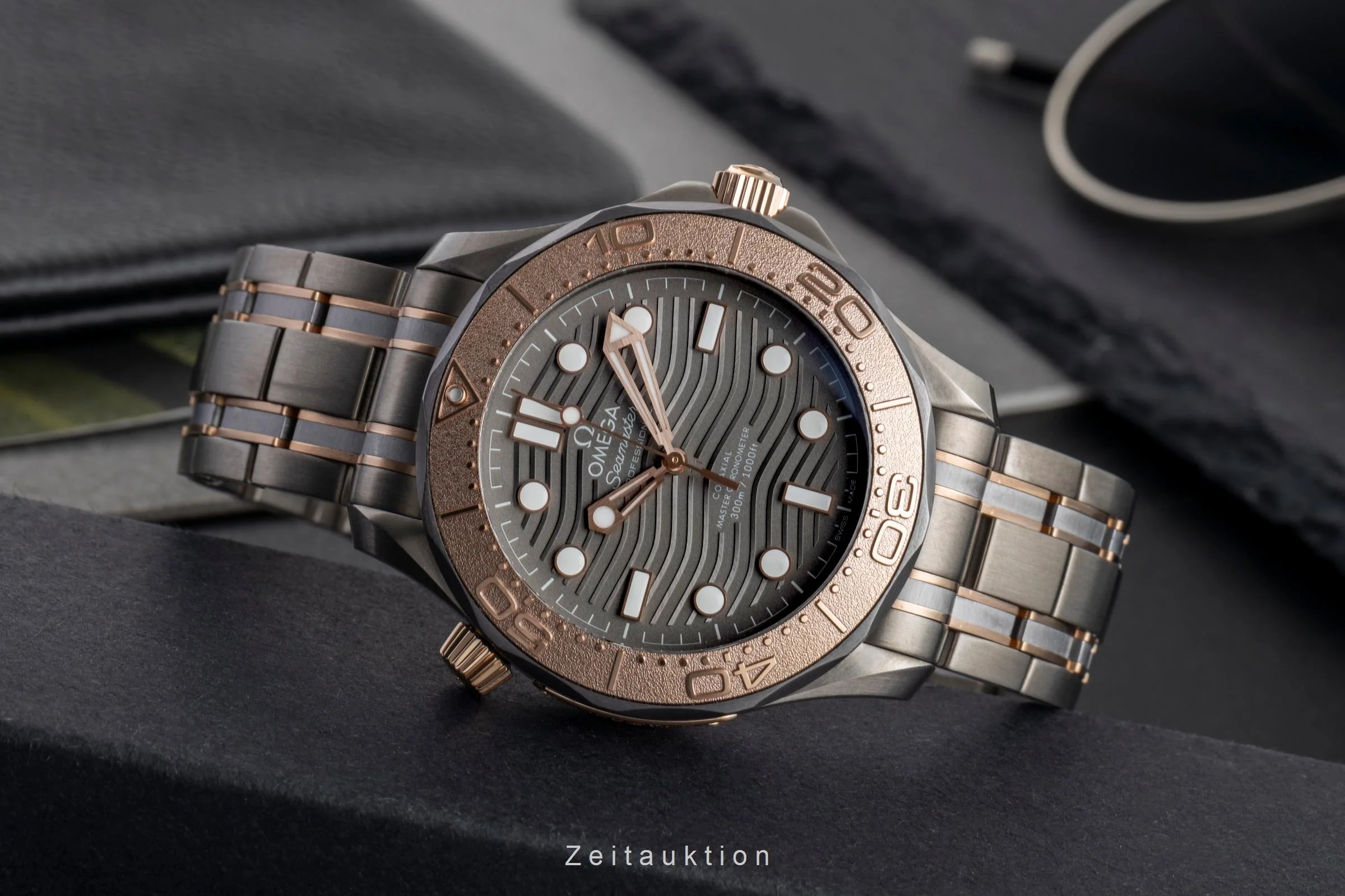 Omega Seamaster titanium / gold automatic men's watch 210.60.42.20.99.001 LP: 16200EUR Limited  [2503224] - Image 3
