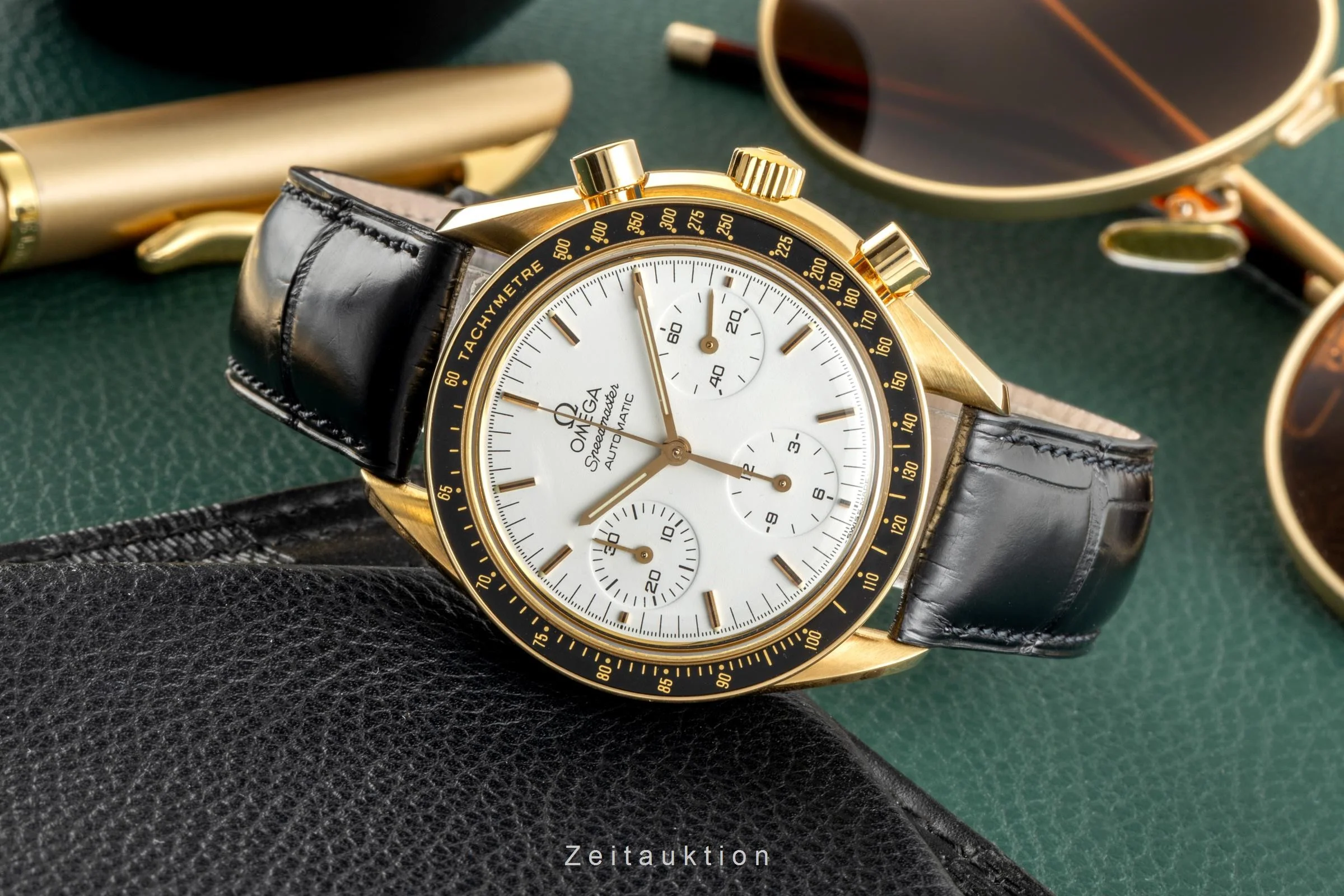Omega Speedmaster chronograph 18 ct gold automatic men's watch 3612.20.20, 175.0032 LP: 21300EUR  [2400641] - Image 2