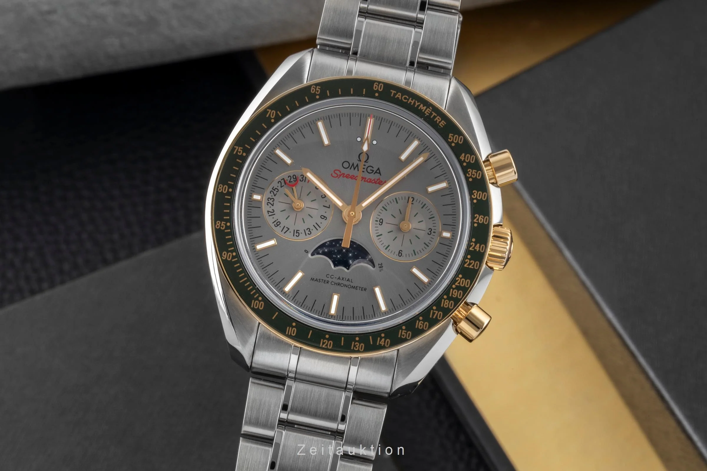 Omega Speedmaster chronograph steel / gold automatic men's watch 304.23.44.52.06.001 LP: 17000EUR  [2506728] - Image 2