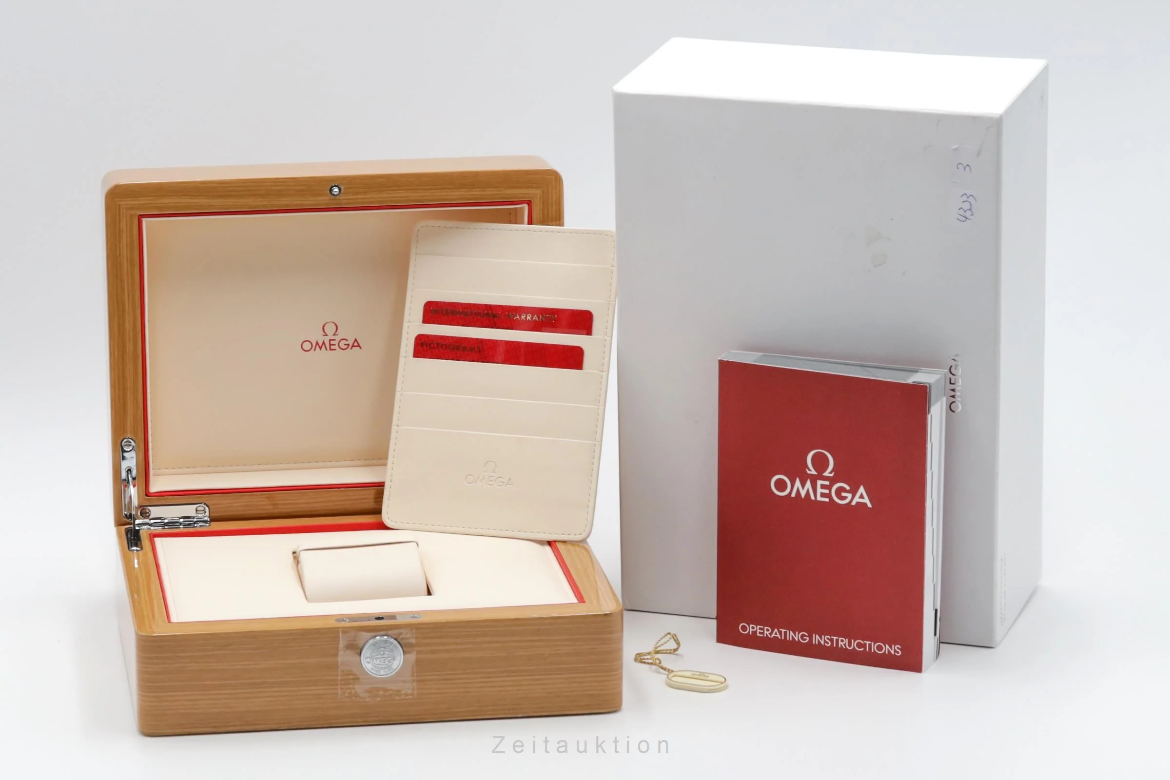 Omega Speedmaster chronograph titanium automatic men's watch 311.90.44.51.03.001  [2302944] - Image 8