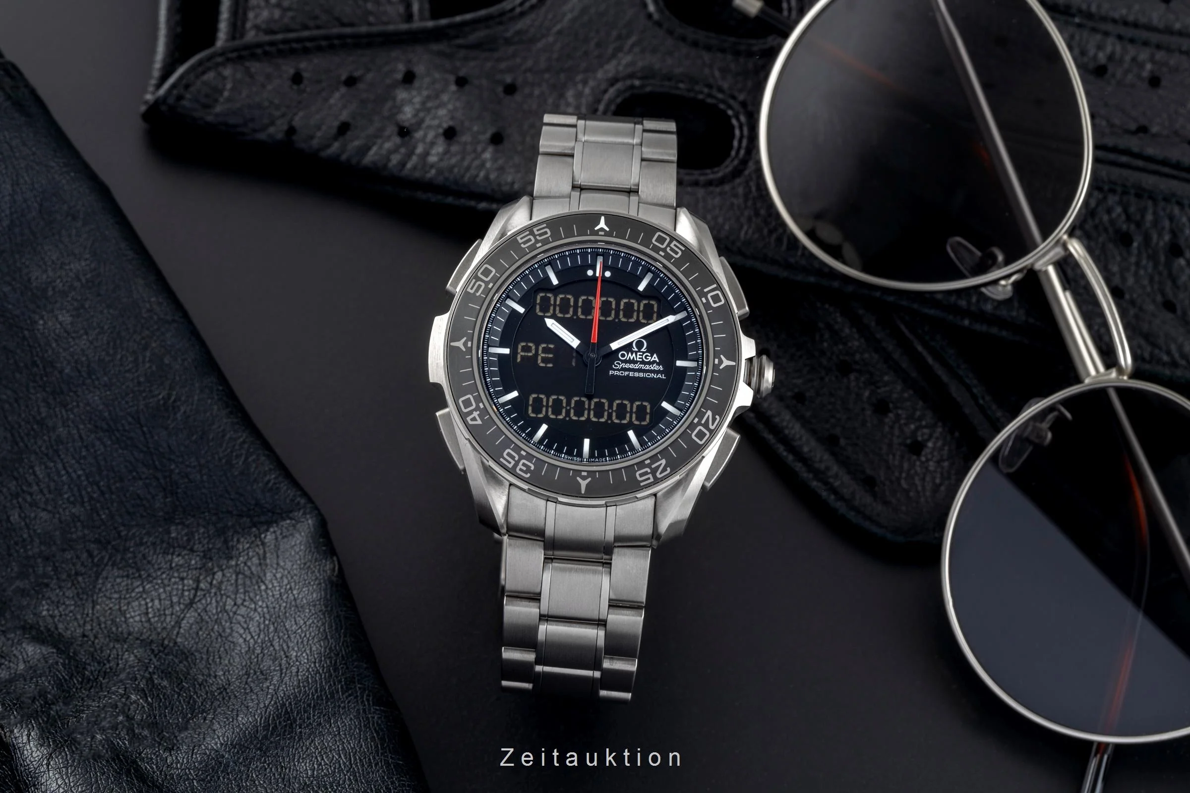Omega Speedmaster chronograph titanium quartz men's watch 318.90.45.79.01.001  [2505301] - Image 4