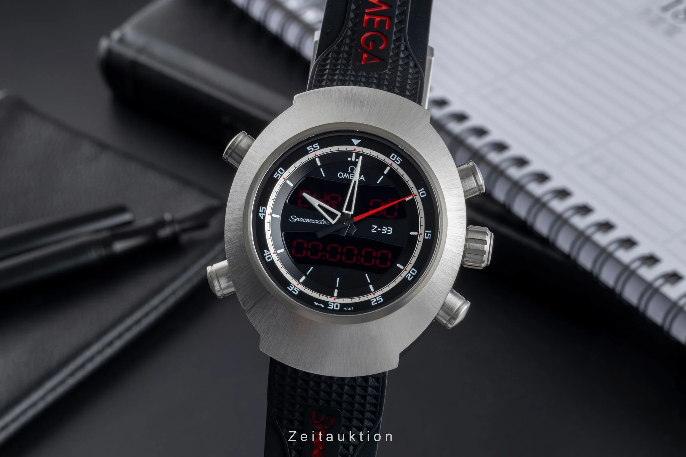 Omega Speedmaster chronograph titanium quartz men's watch 325.92.43.79.01.001  [2506178] - Image 2