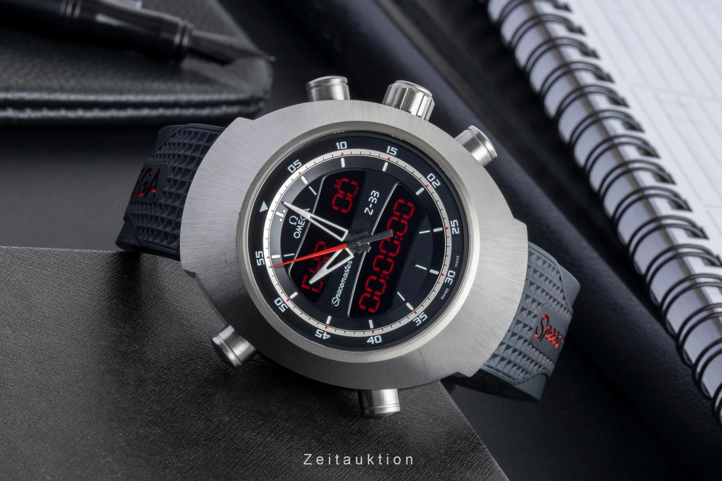 Omega Speedmaster chronograph titanium quartz men's watch 325.92.43.79.01.001  [2506178] - Image 3