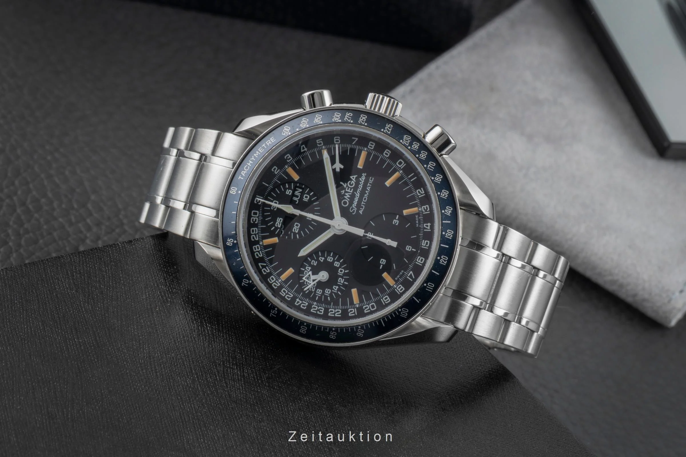 Omega Speedmaster Date chronograph steel automatic men's watch 3520.50.00  [2505567] - Image 3