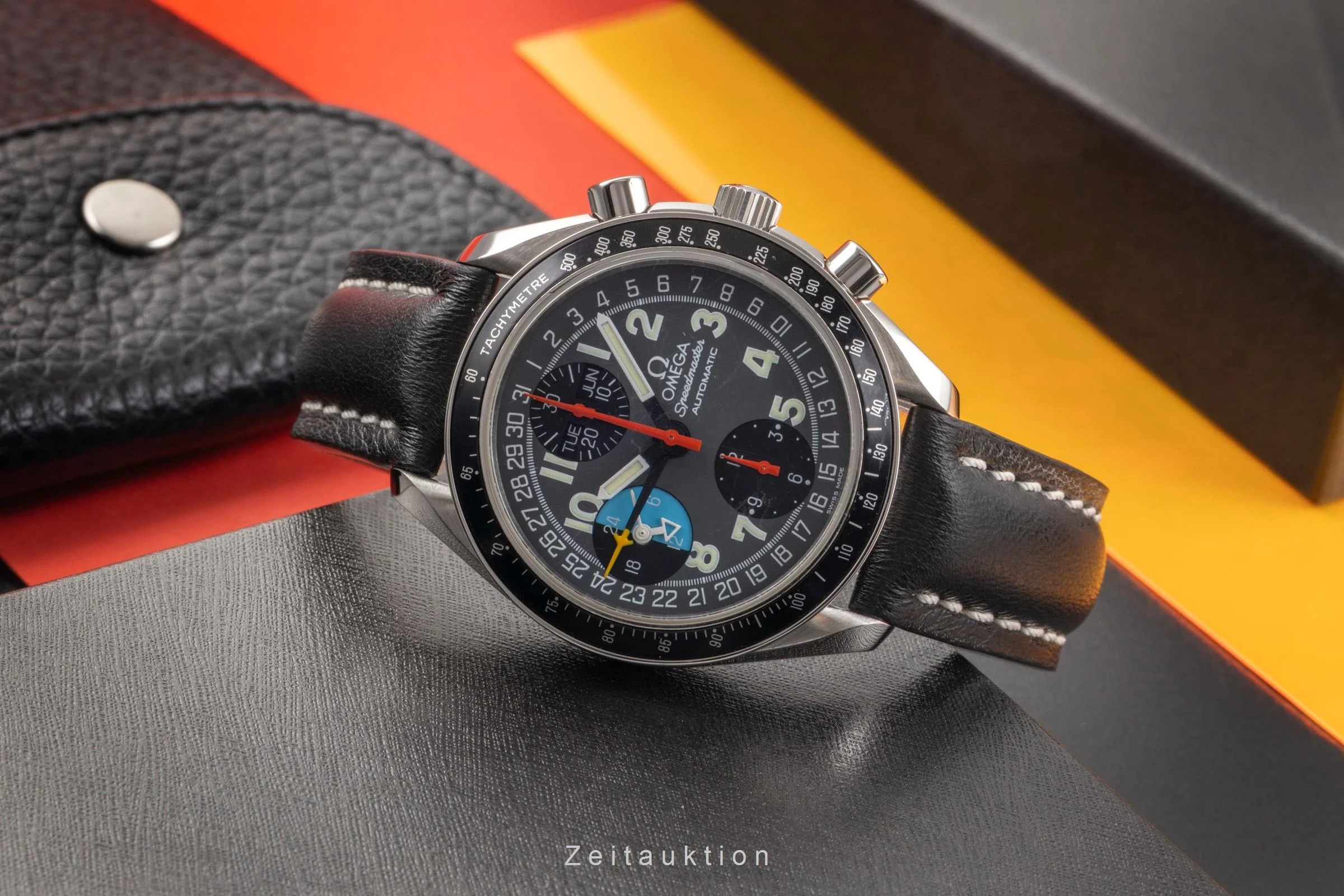 Omega Speedmaster Date chronograph steel automatic men's watch 3520.53.00  [2503023] - Image 3