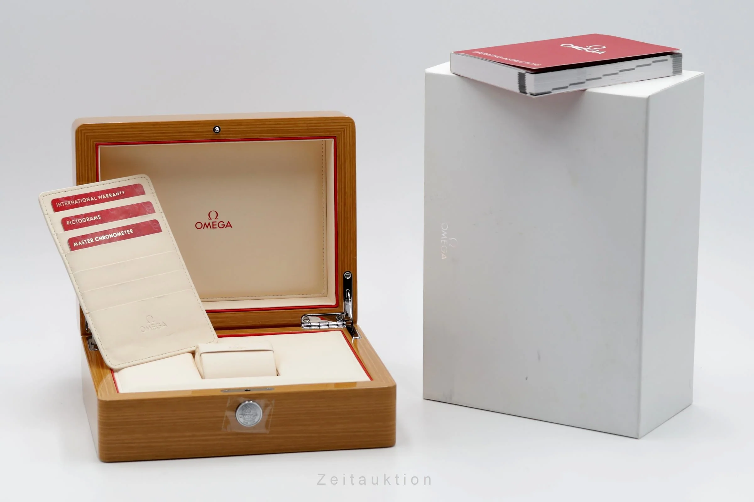 Omega Speedmaster Moonwatch chronograph ceramic automatic men's watch 304.93.44.52.03.002 LP: 16000EUR  [2505754] - Image 9