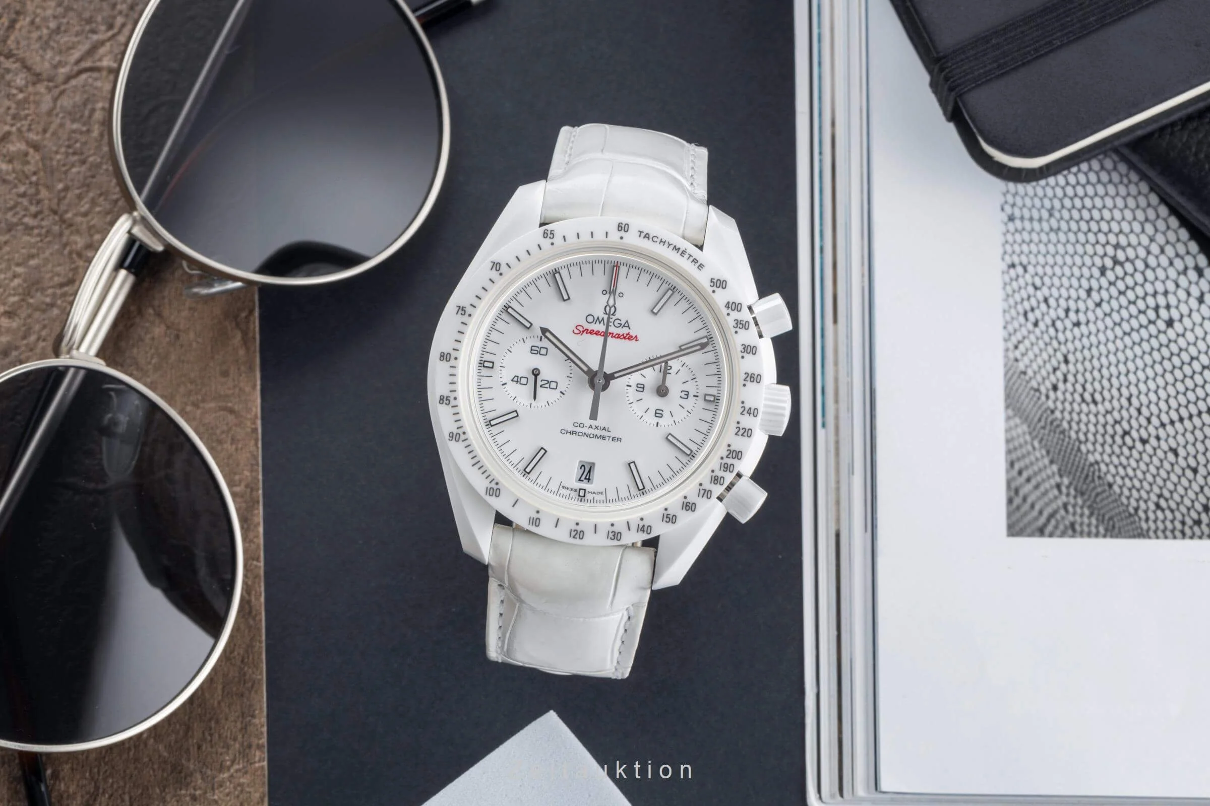 Omega Speedmaster Moonwatch chronograph ceramic automatic men's watch 311.93.44.51.04.002 LP: 13900EUR  [2405927] - Image 3