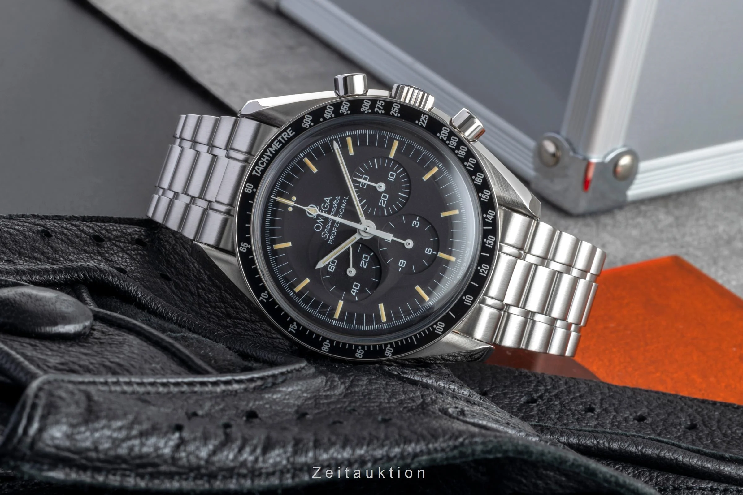 Omega Speedmaster Moonwatch chronograph steel manual winding men's watch 3592.50.00  [2505938] - Image 3