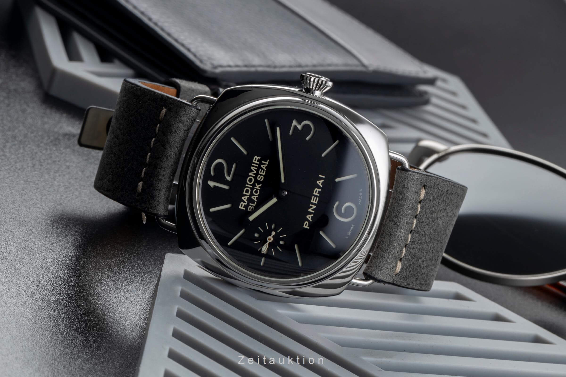 Panerai Black Seal steel manual winding men's watch PAM00183  [2501738] - Image 3