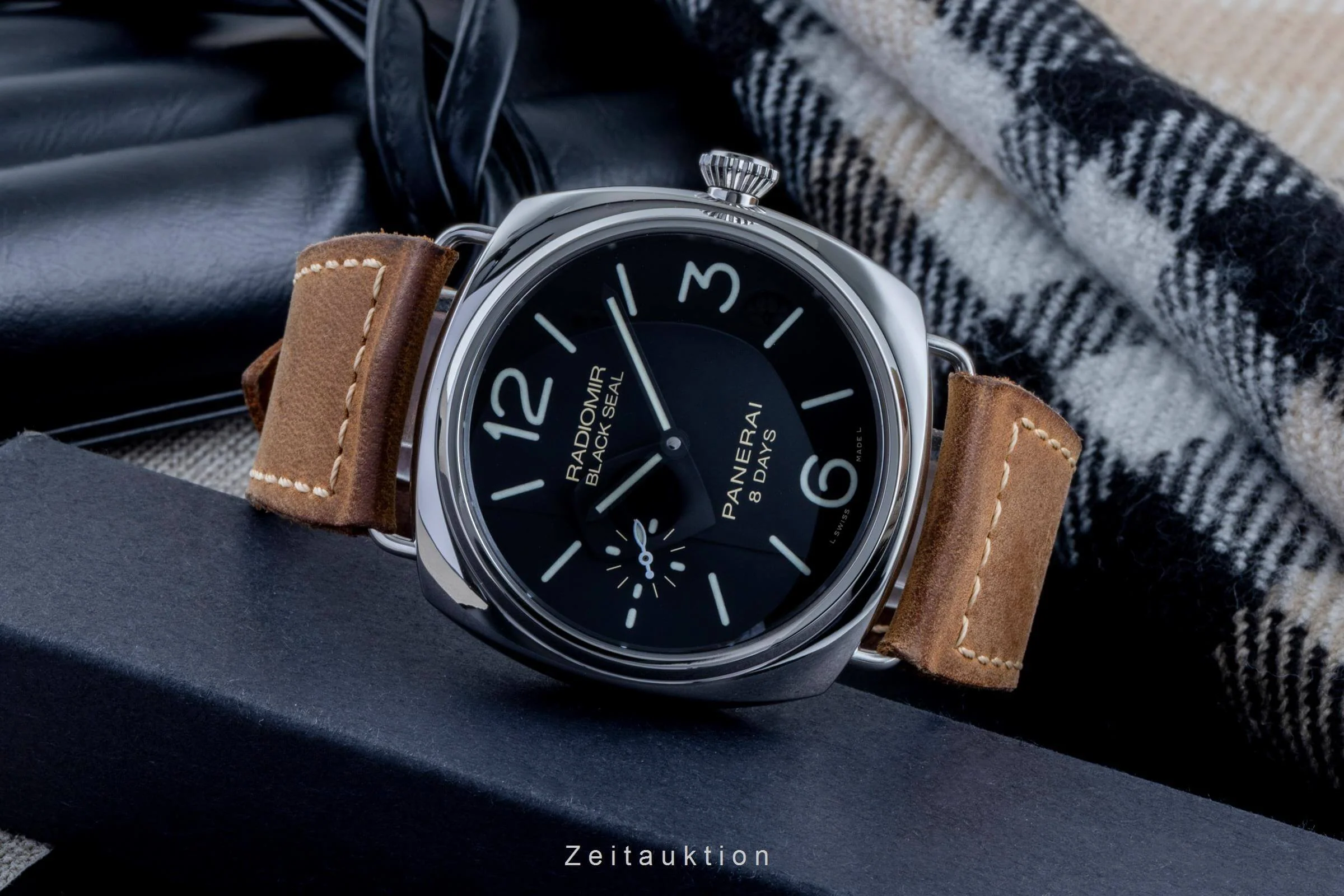 Panerai Black Seal steel manual winding men's watch PAM00609  [2502023] - Image 3
