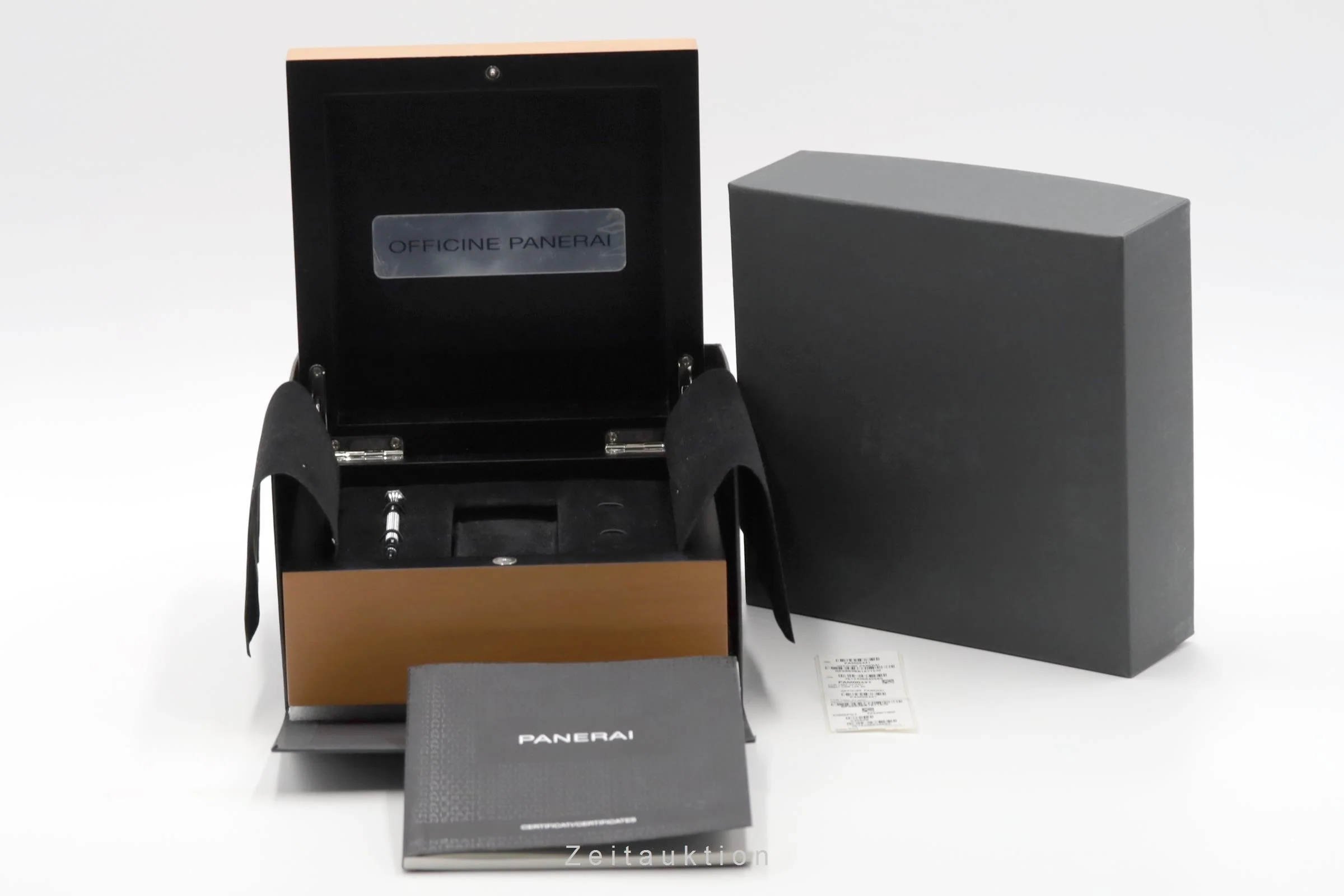 Panerai Luminor GMT ceramic / titanium automatic men's watch PAM00441  [2505528] - Image 9