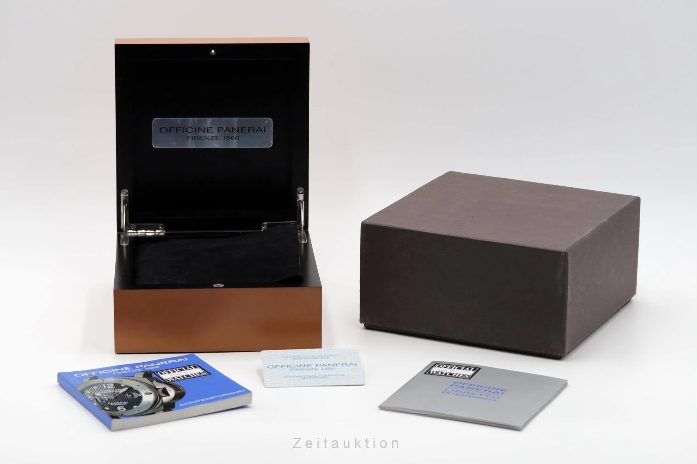 Panerai Luminor GMT steel automatic men's watch PAM00063  [2501188] - Image 9