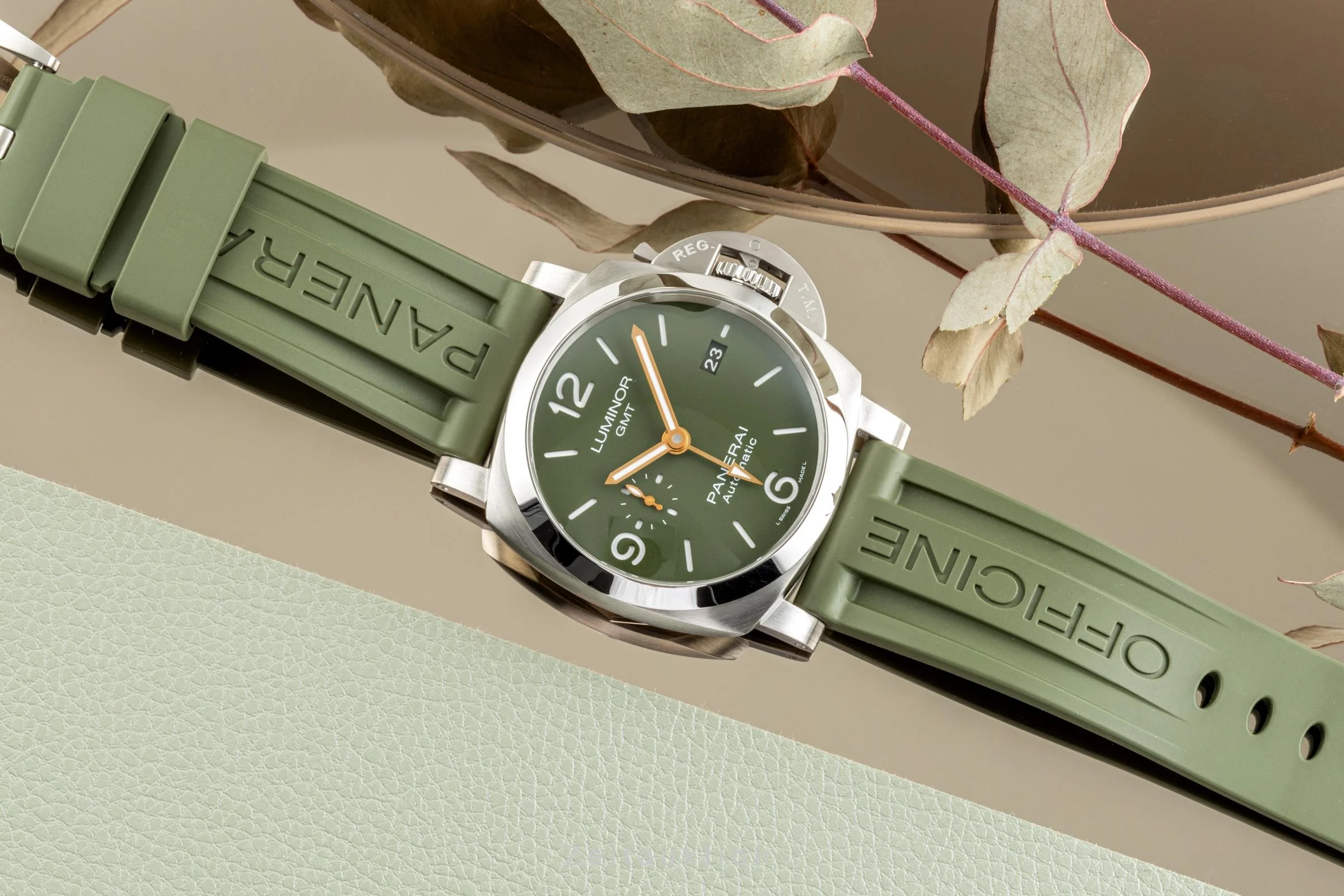 Panerai Luminor GMT steel automatic men's watch PAM01056 Limited  [2303873] - Image 2
