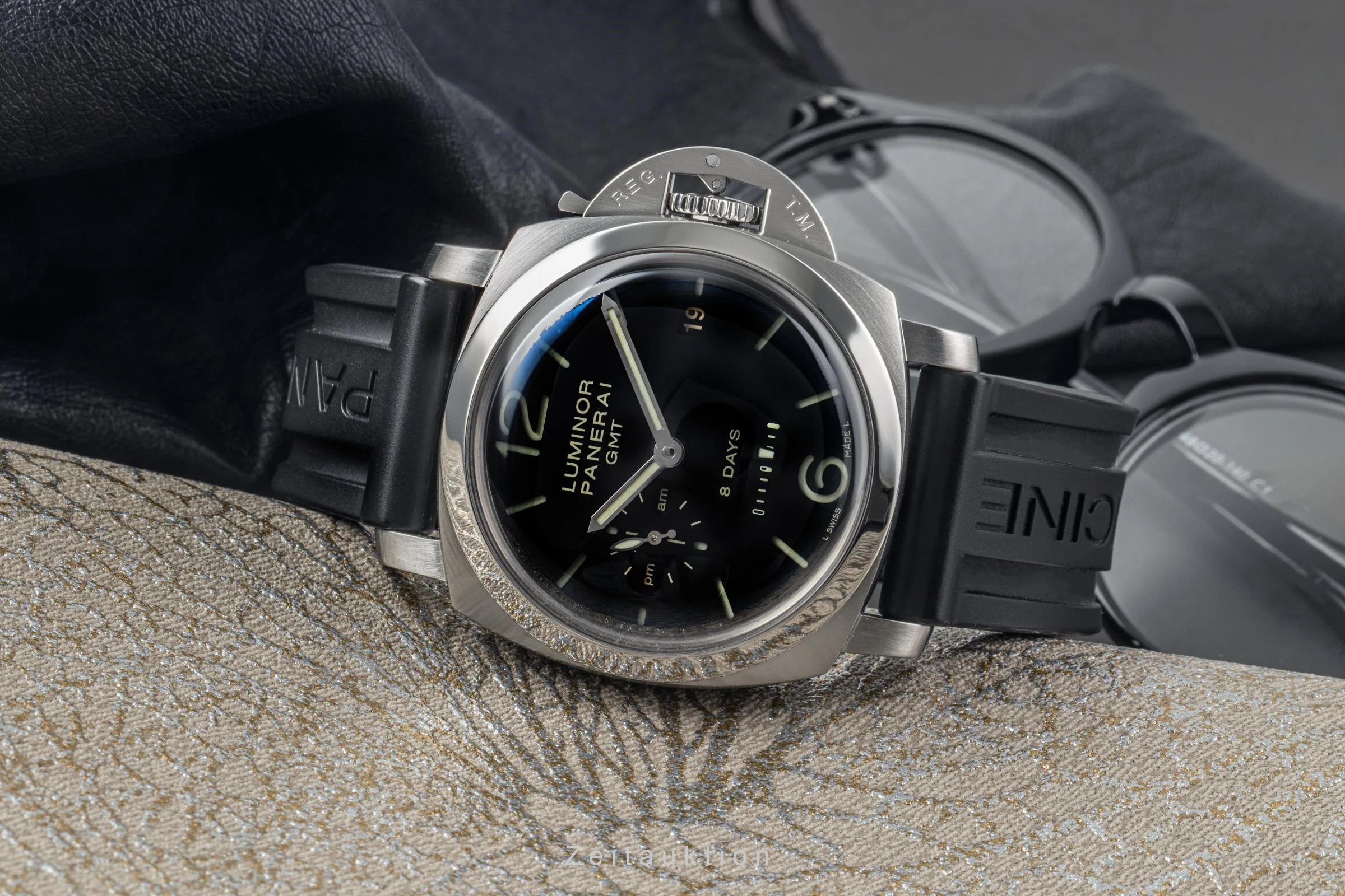 Panerai Luminor GMT steel manual winding men's watch PAM00233  [2304798] - Image 2