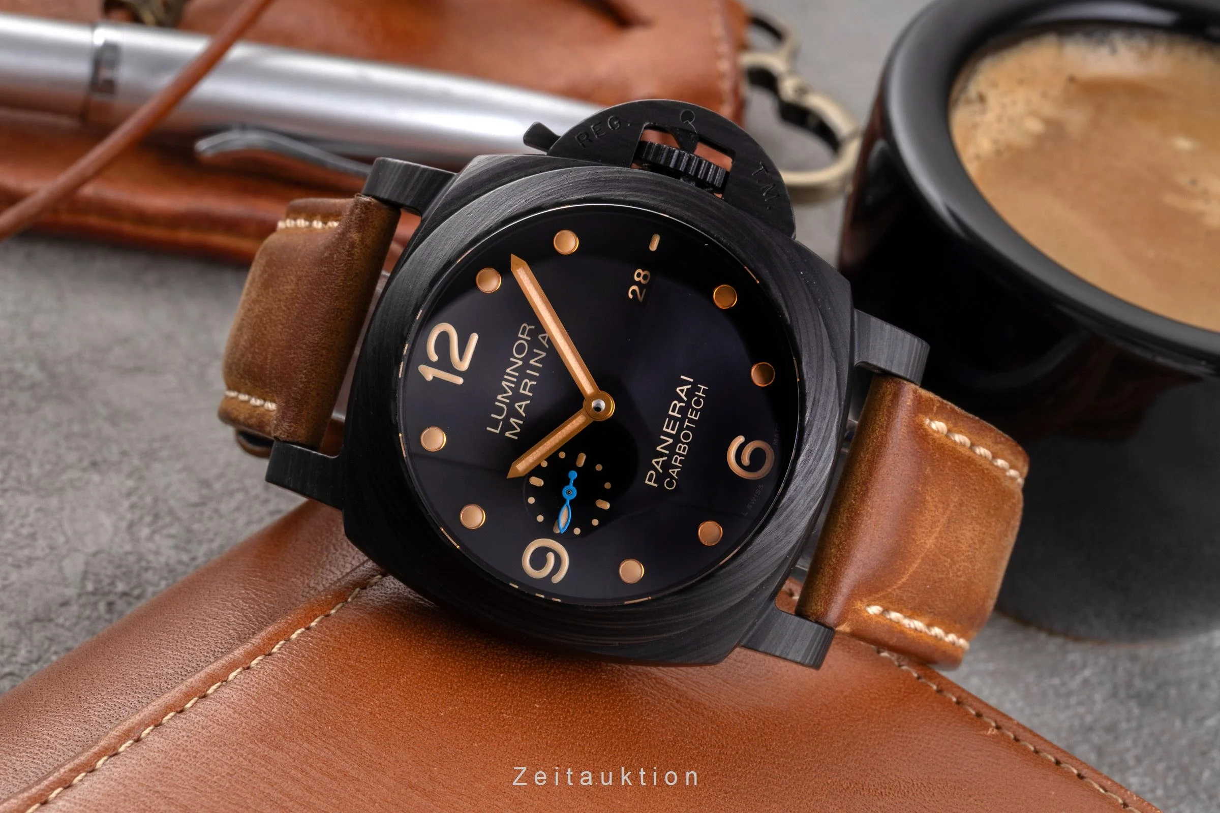 Panerai Luminor Marina carbon automatic men's watch PAM00661 LP: 11900EUR  [2505009] - Image 3