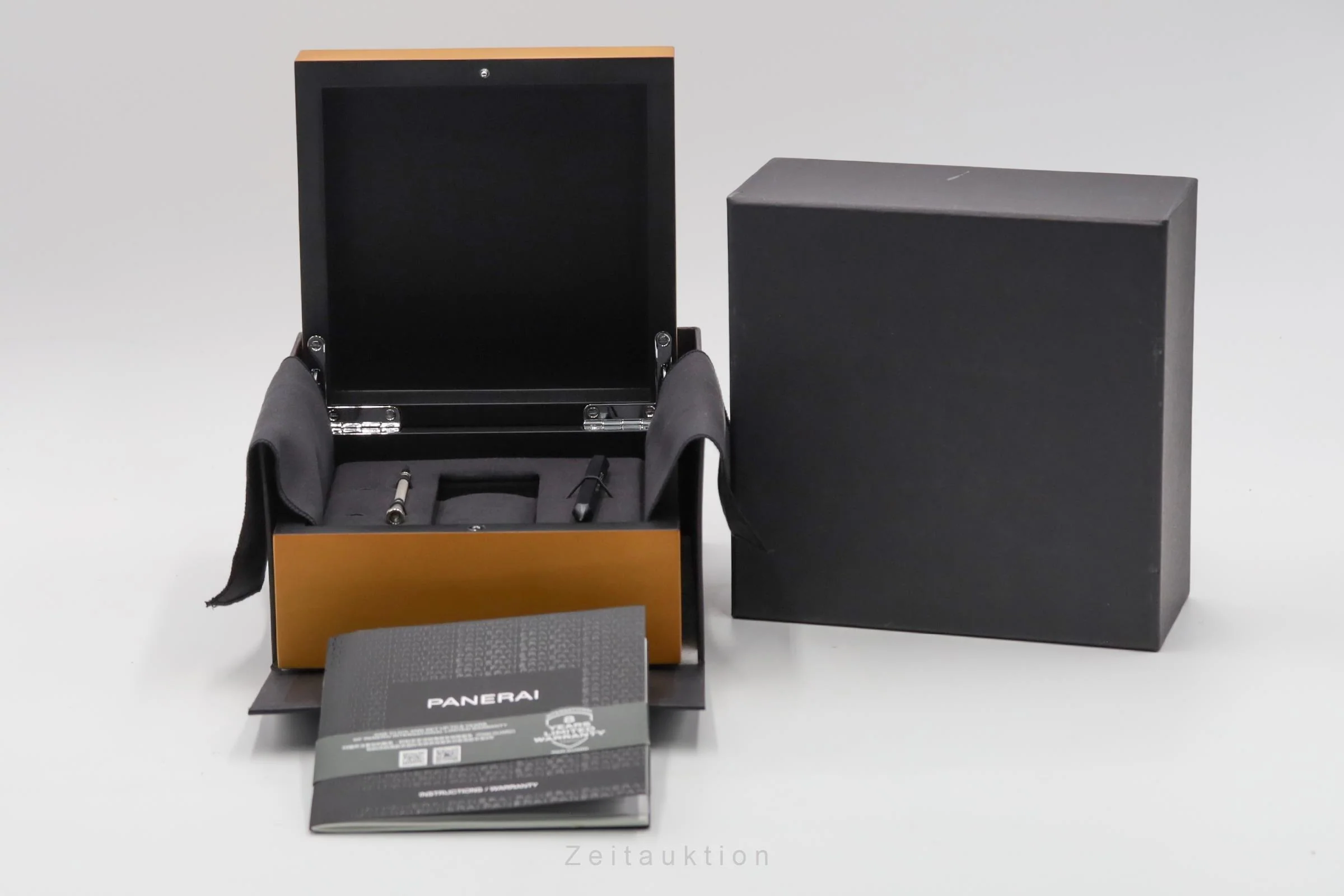 Panerai Luminor Marina carbon automatic men's watch PAM01661  [2507163] - Image 9