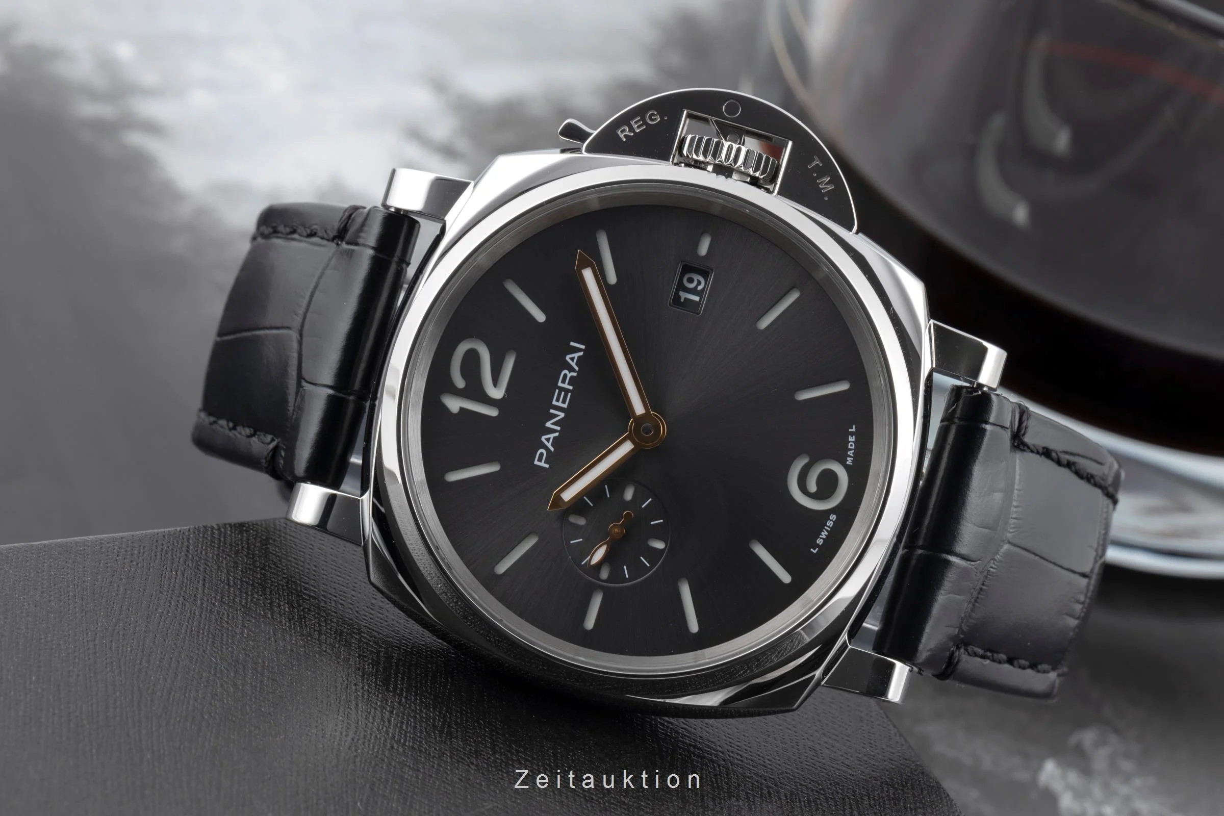 Panerai Luminor  steel automatic men's watch PAM01250 LP: 7400EUR  [2506769] - Image 3