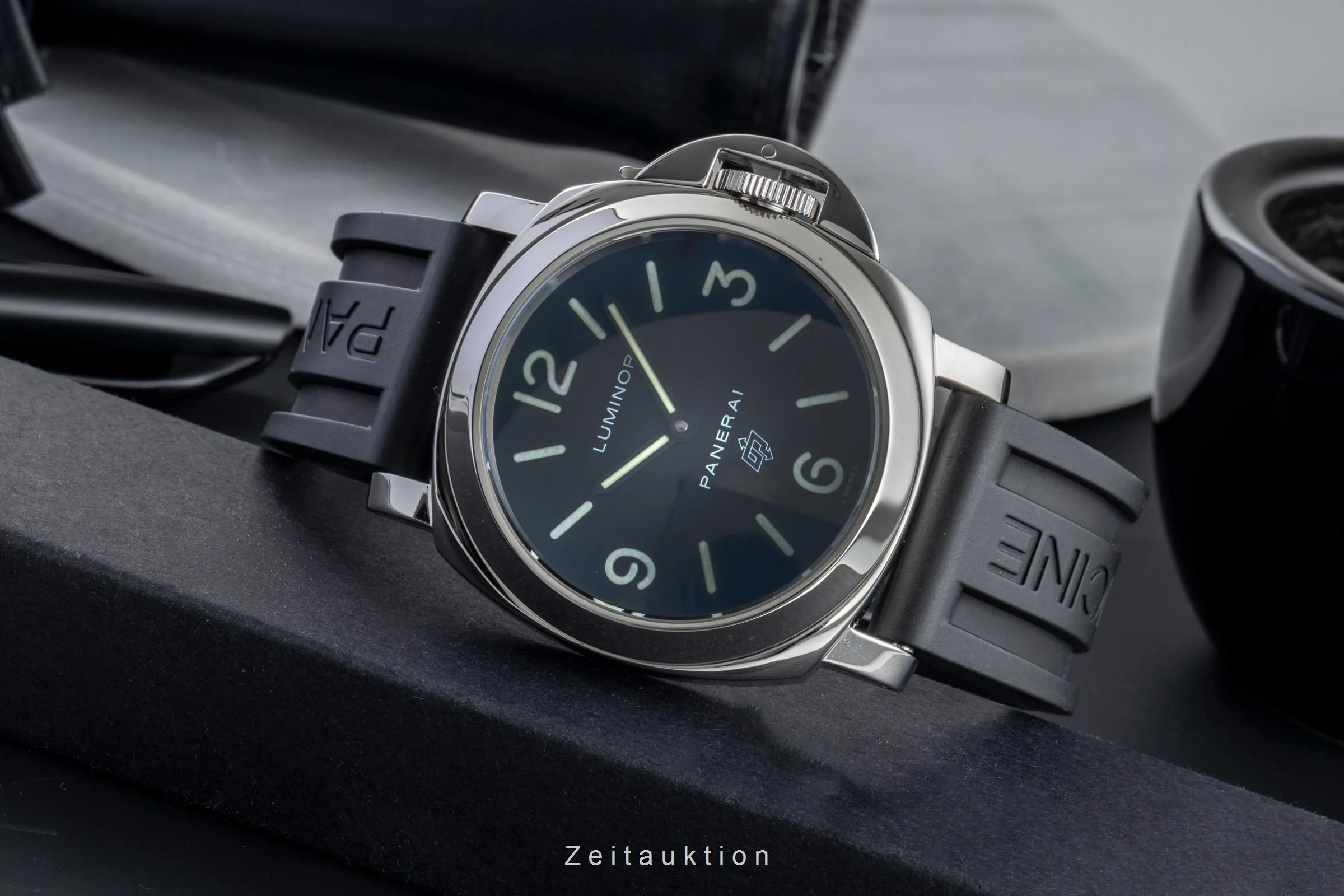Panerai Luminor  steel manual winding men's watch PAM00000  [2505770] - Image 3