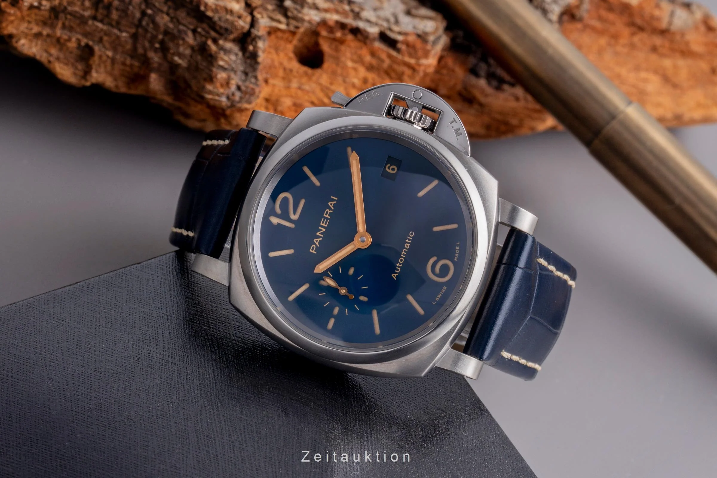 Panerai Luminor  titanium automatic men's watch PAM00926  [2507381] - Image 3