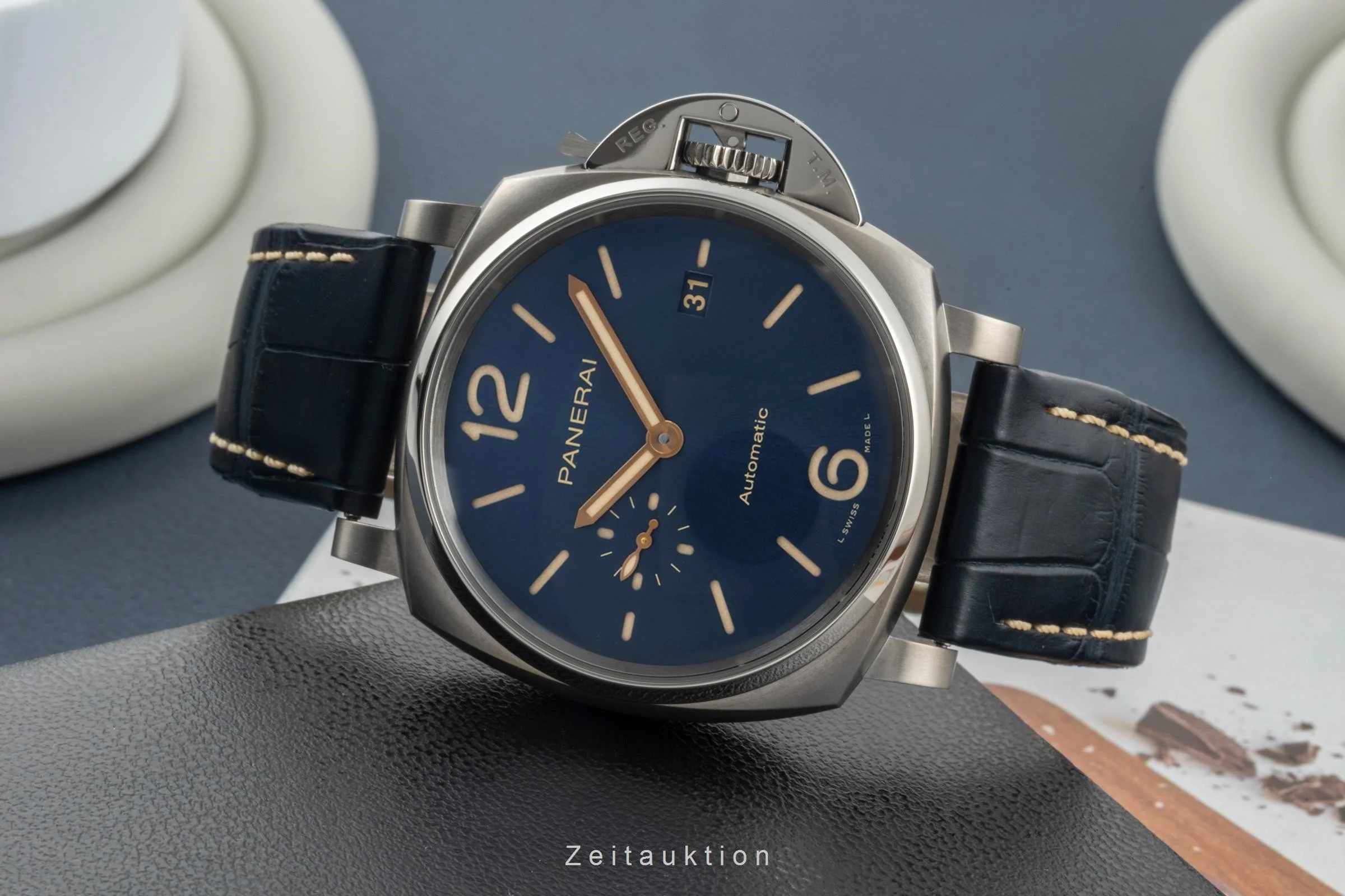 Panerai Luminor  titanium automatic men's watch PAM00927 LP: 7400EUR  [2401641] - Image 2