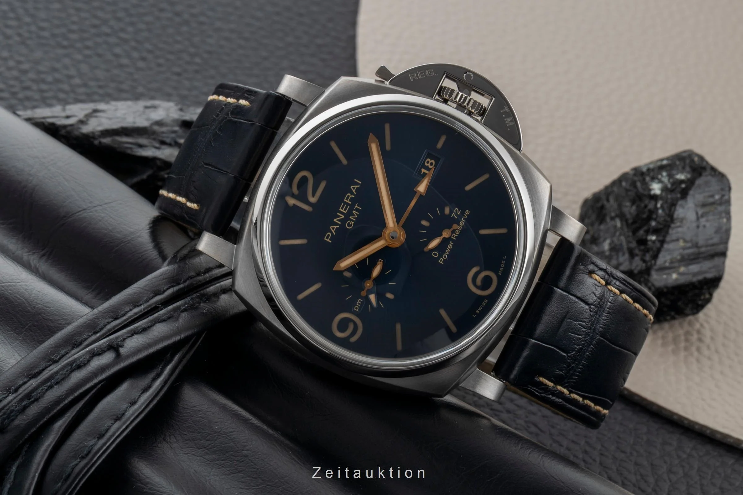 Panerai Luminor  titanium automatic men's watch PAM00964  [2600760] - Image 3