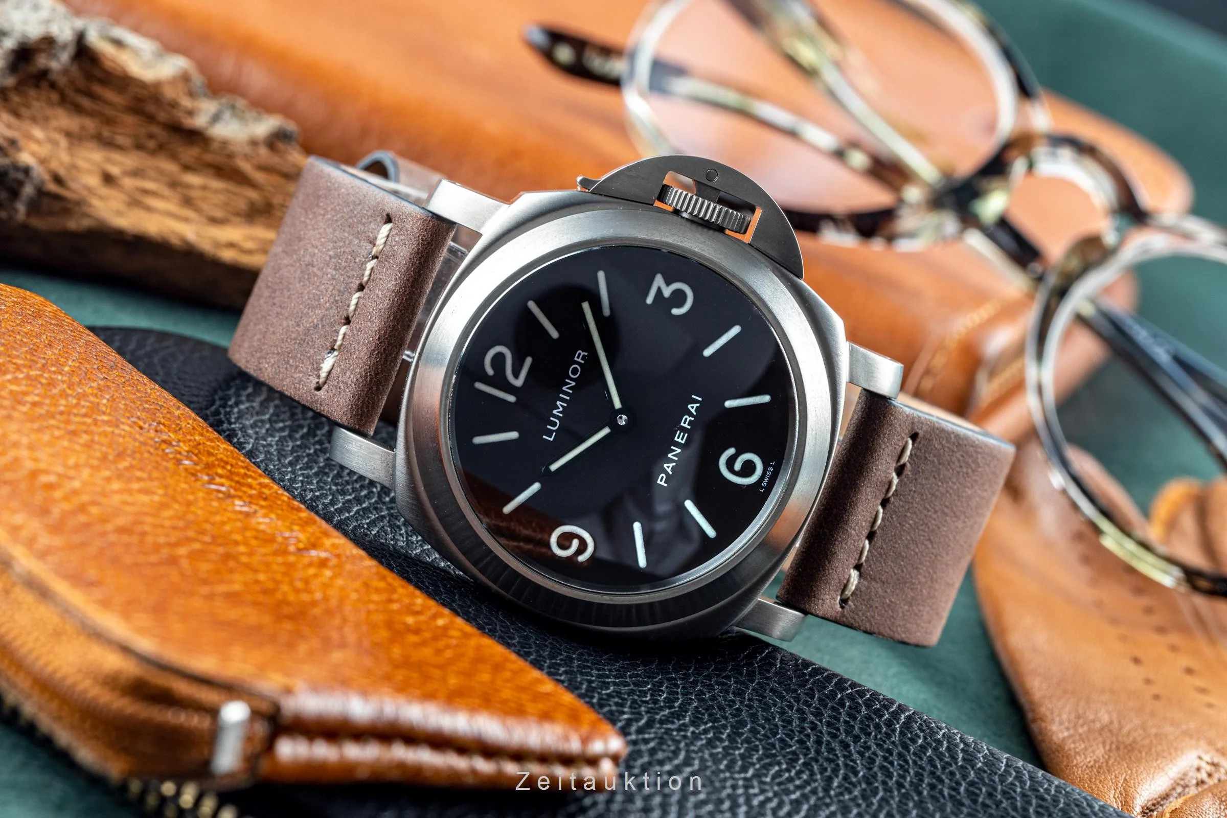 Panerai Luminor  titanium manual winding men's watch PAM00116  [2203217] - Image 2