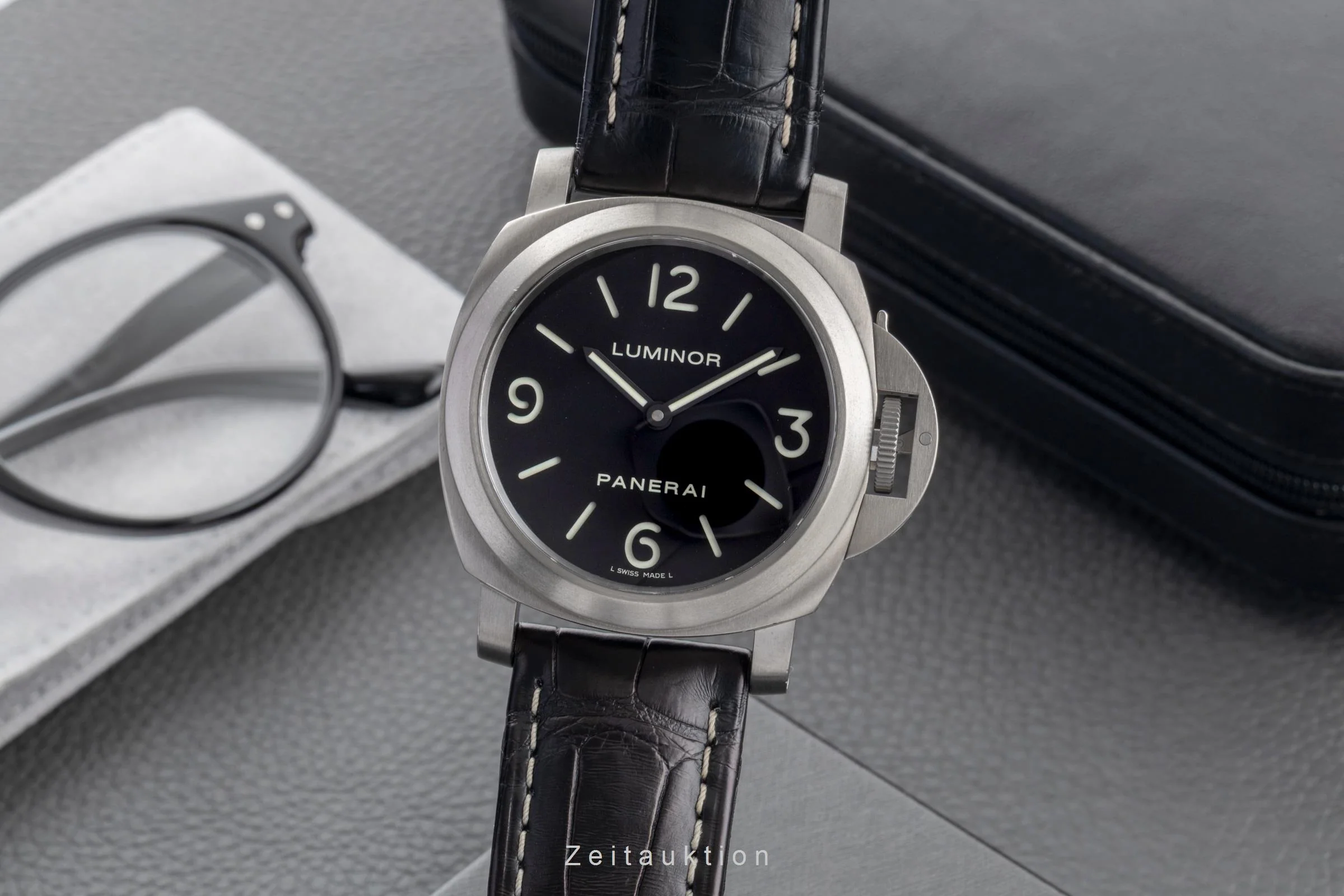 Panerai Luminor  titanium manual winding men's watch PAM00176 LP: 5700EUR  [2600219] - Image 2