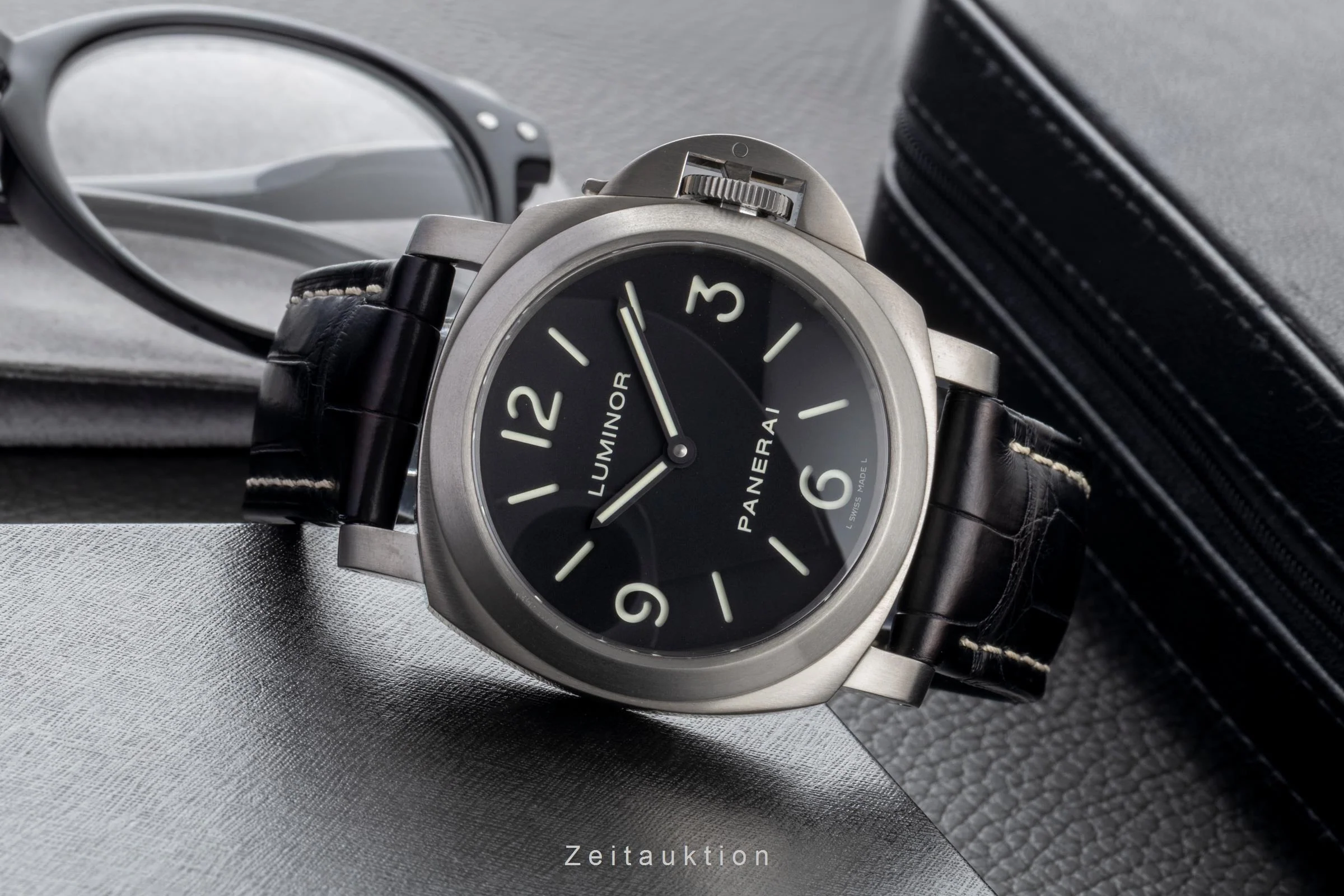 Panerai Luminor  titanium manual winding men's watch PAM00176 LP: 5700EUR  [2600219] - Image 3