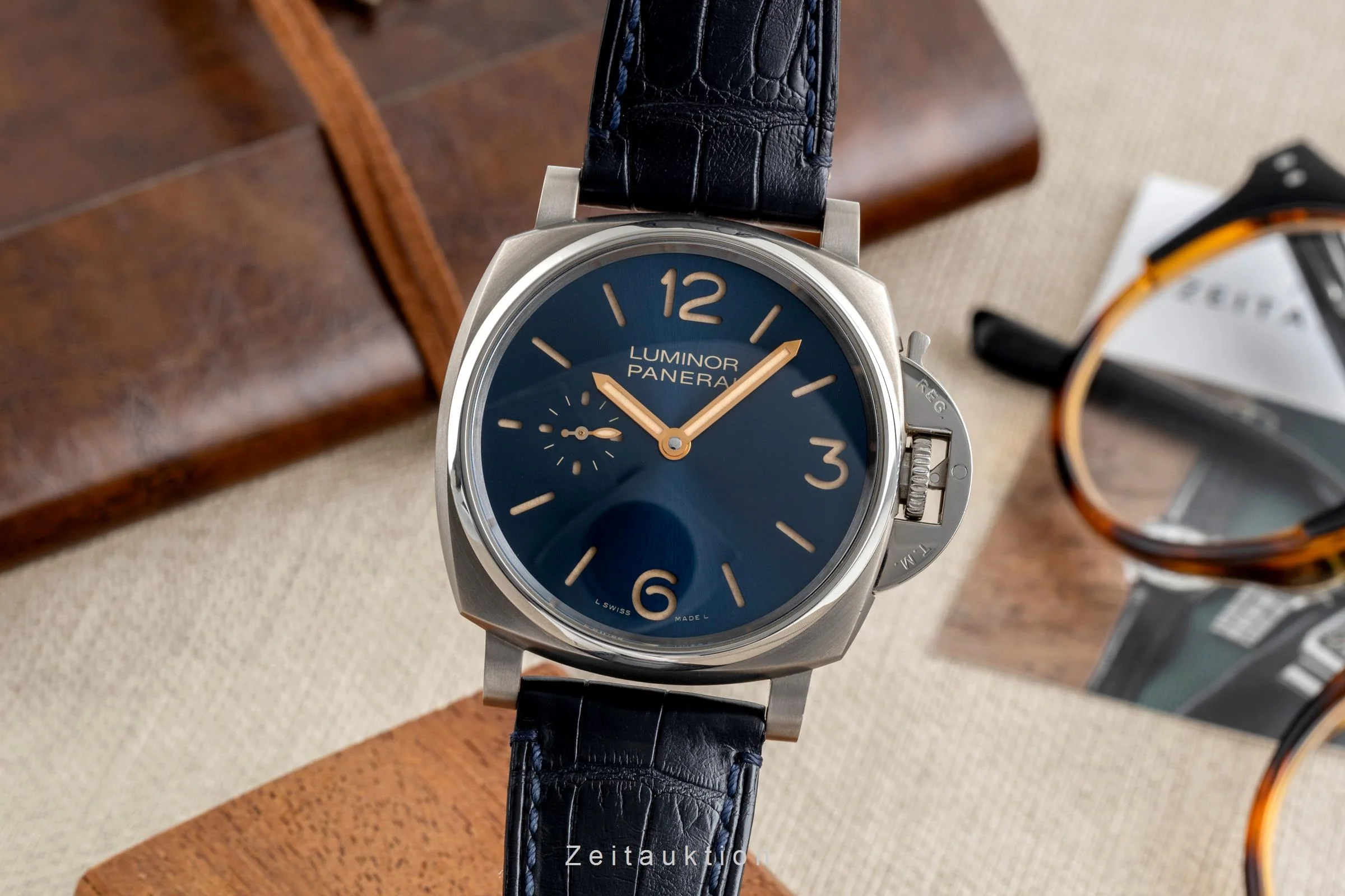 Panerai Luminor  titanium manual winding men's watch PAM00728  [2504729] - Image 2