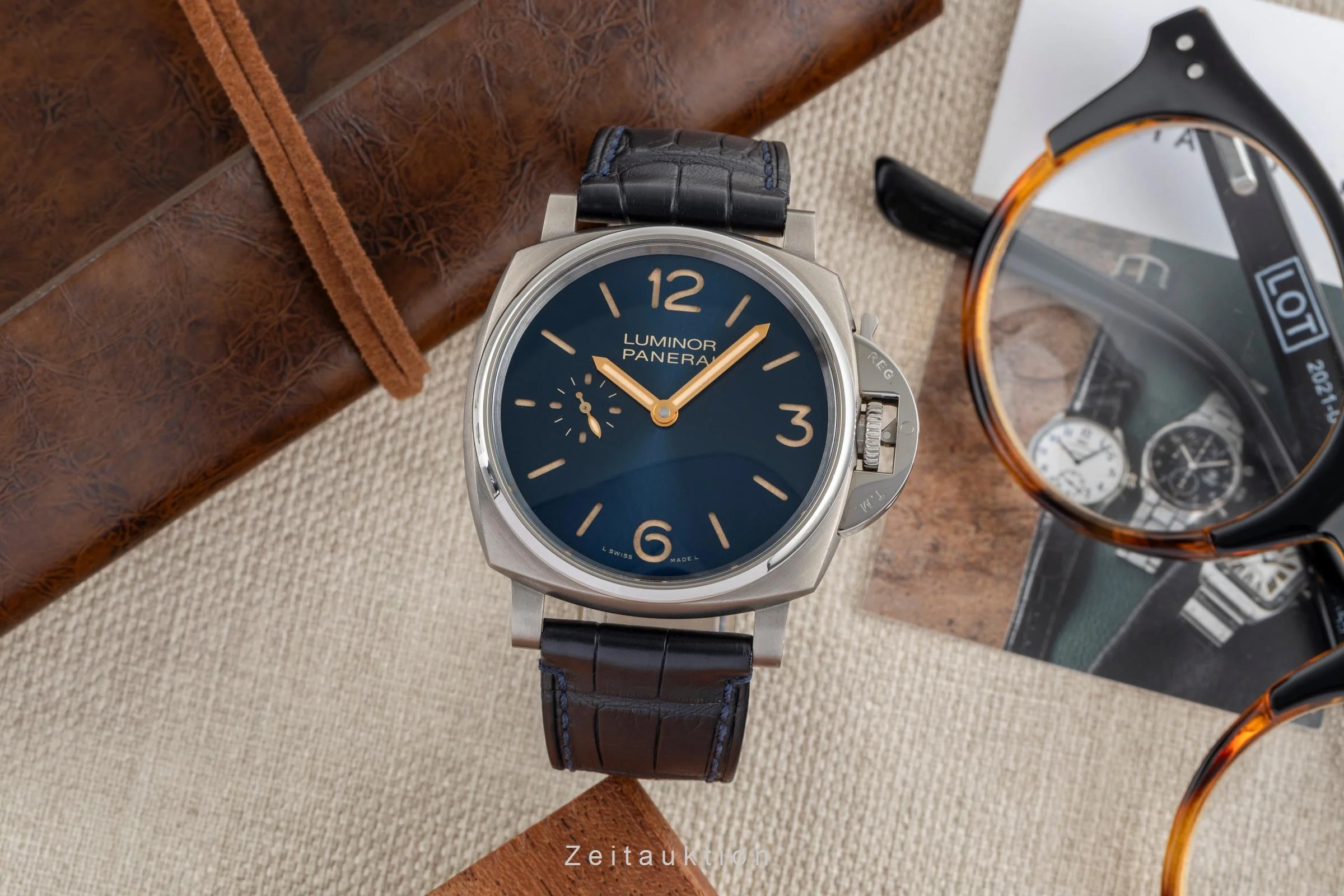 Panerai Luminor  titanium manual winding men's watch PAM00728  [2504729] - Image 4