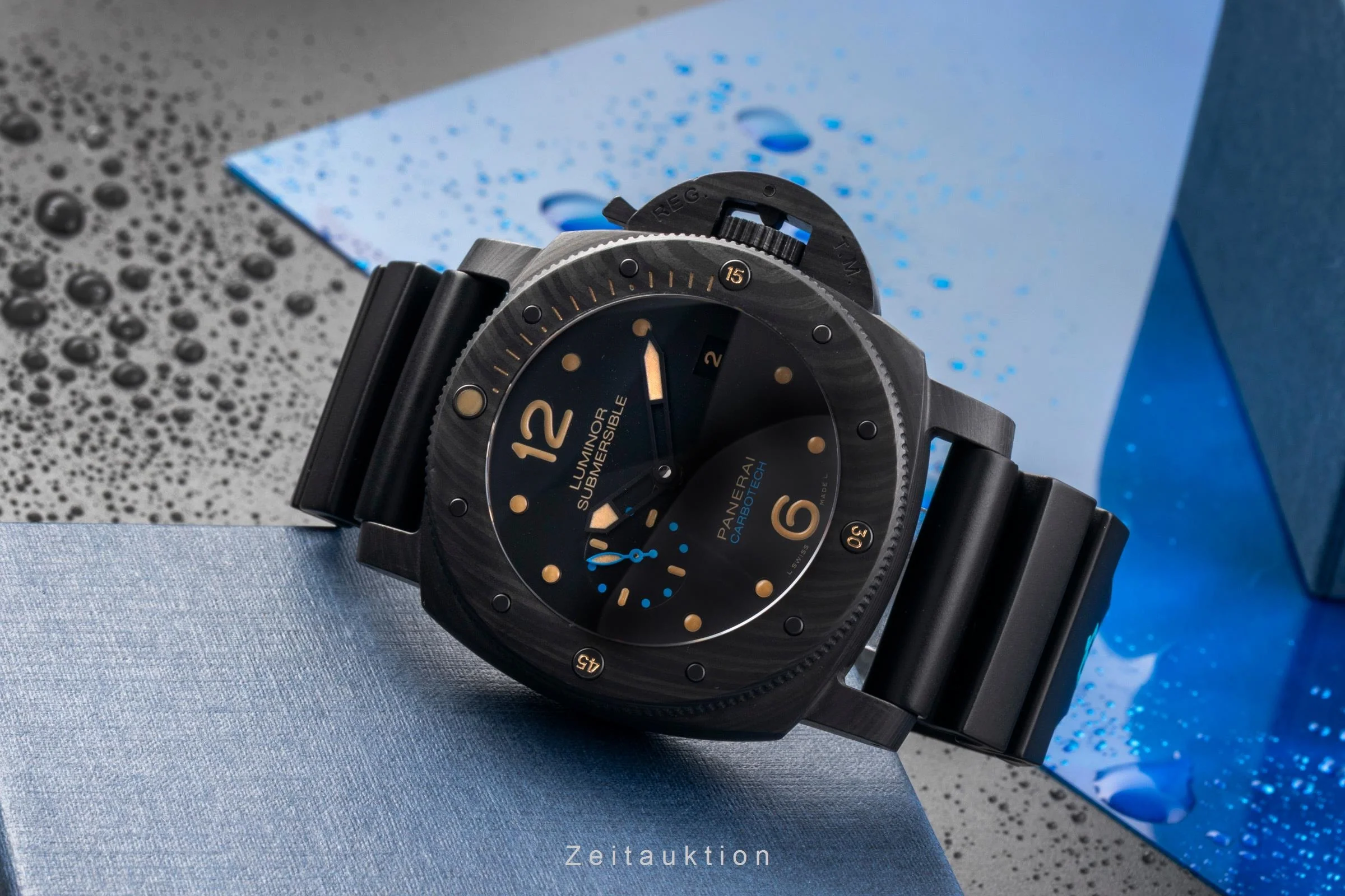 Panerai Submersible carbon automatic men's watch PAM00616  [2502885] - Image 3