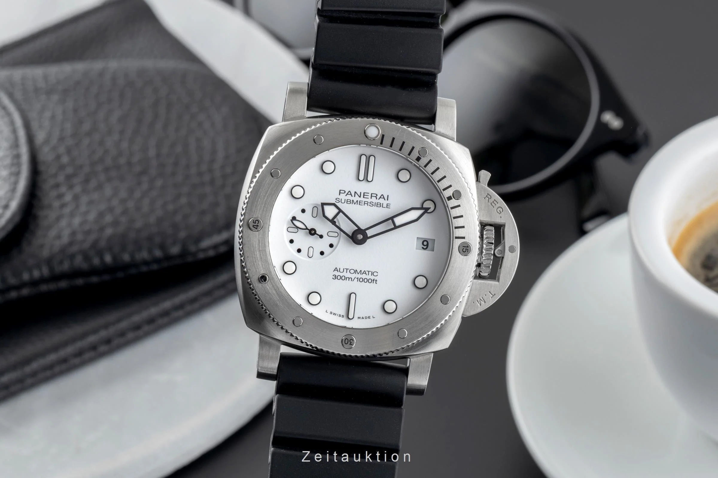Panerai Submersible steel automatic men's watch PAM01223  [2505058] - Image 2