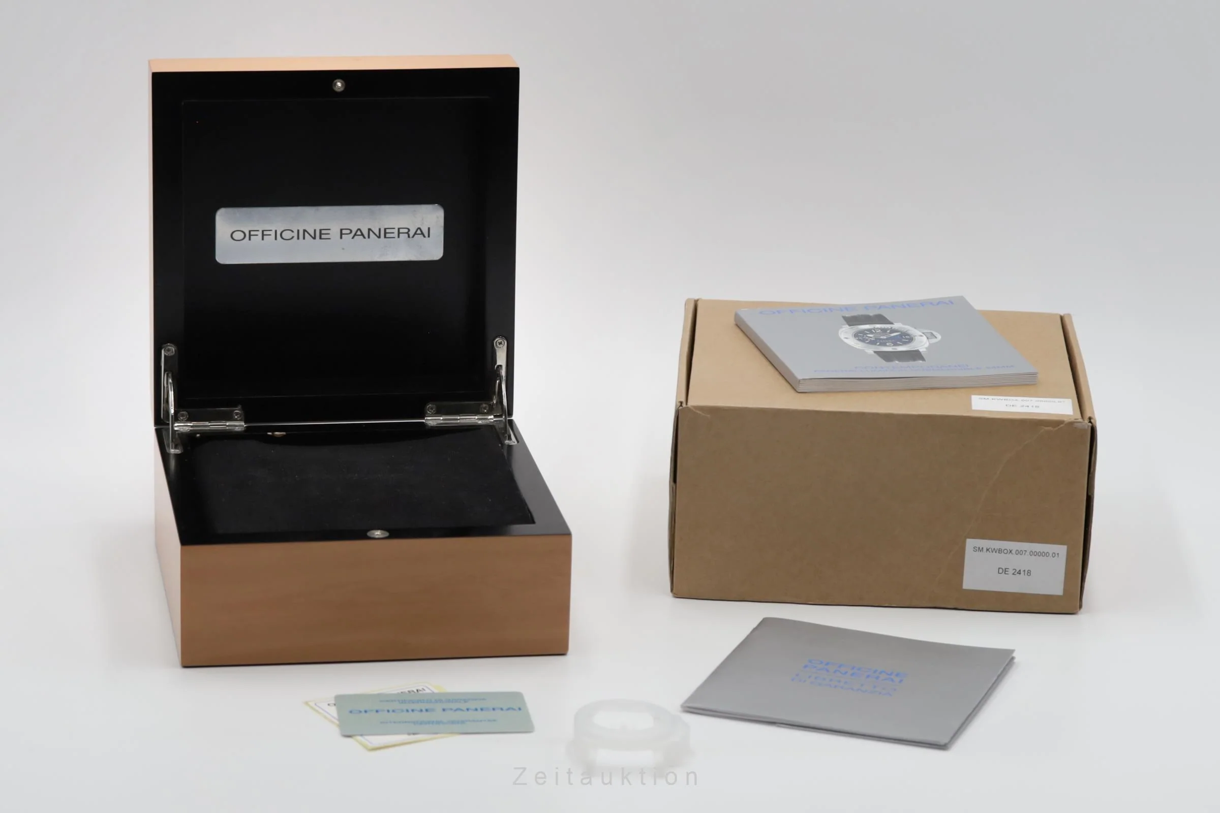 Panerai Submersible steel / titanium automatic men's watch PAM00106  [2503384] - Image 9