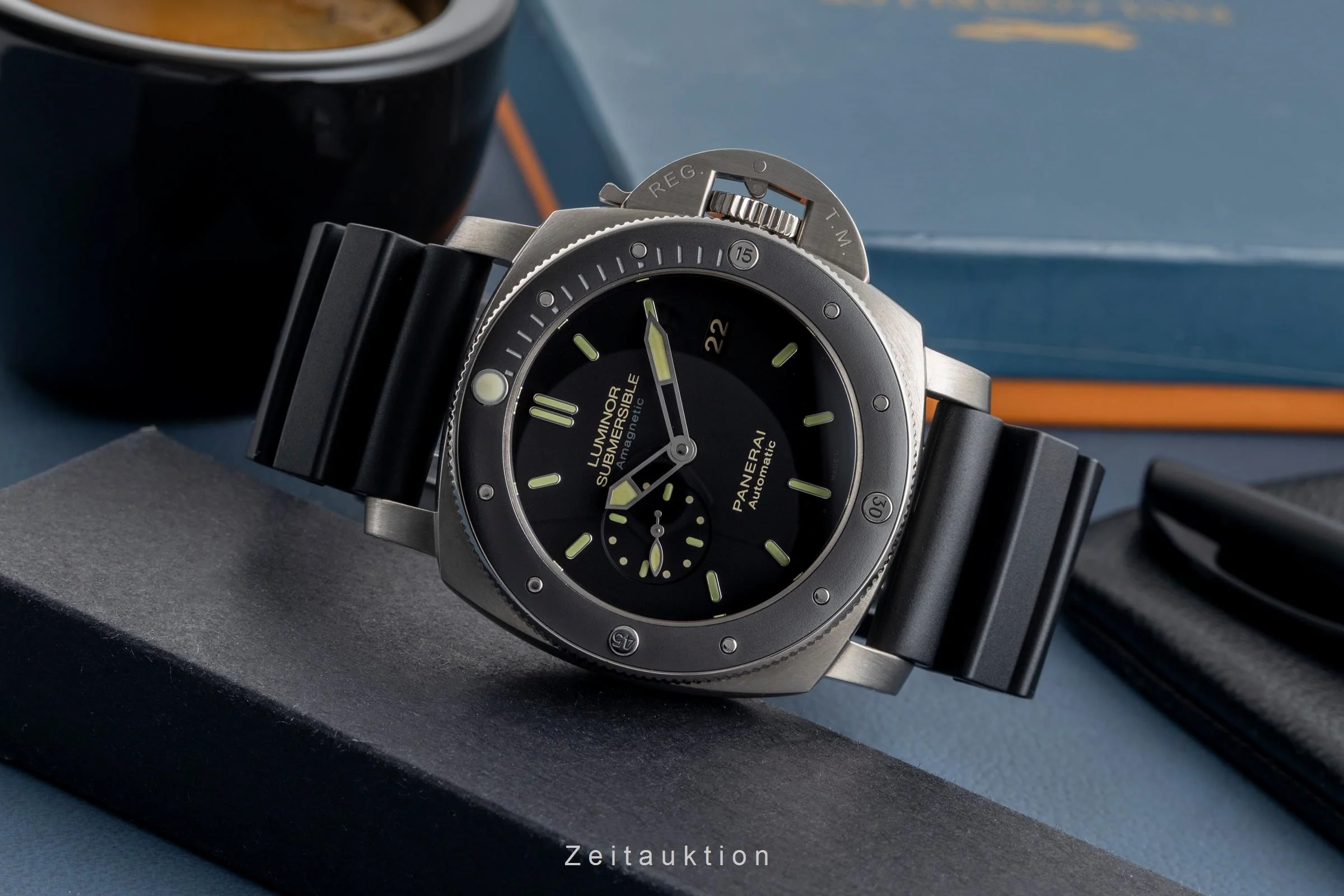 Panerai Submersible titanium automatic men's watch PAM00389  [2502600] - Image 3