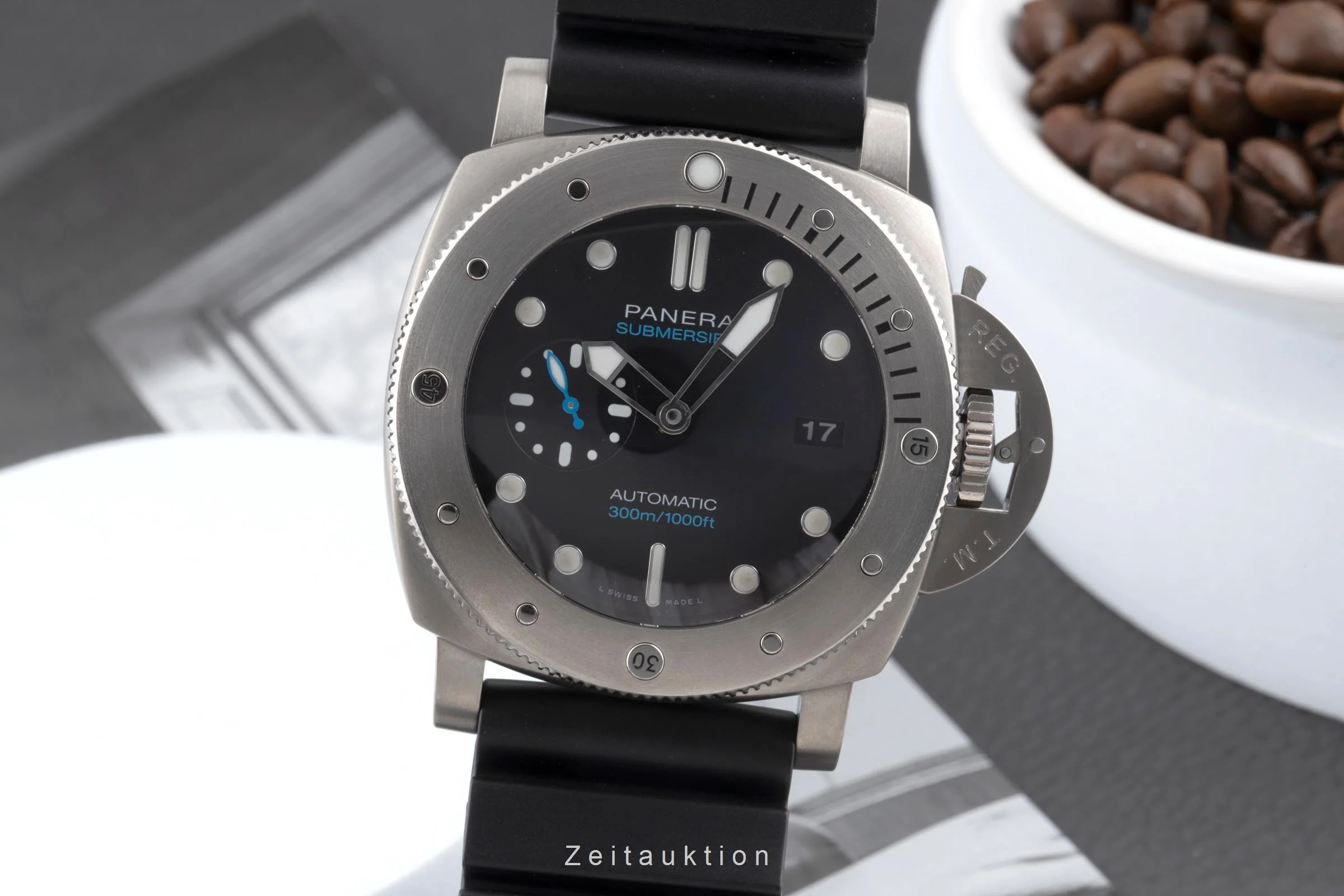 Panerai Submersible titanium automatic men's watch PAM01305  [2504138] - Image 2