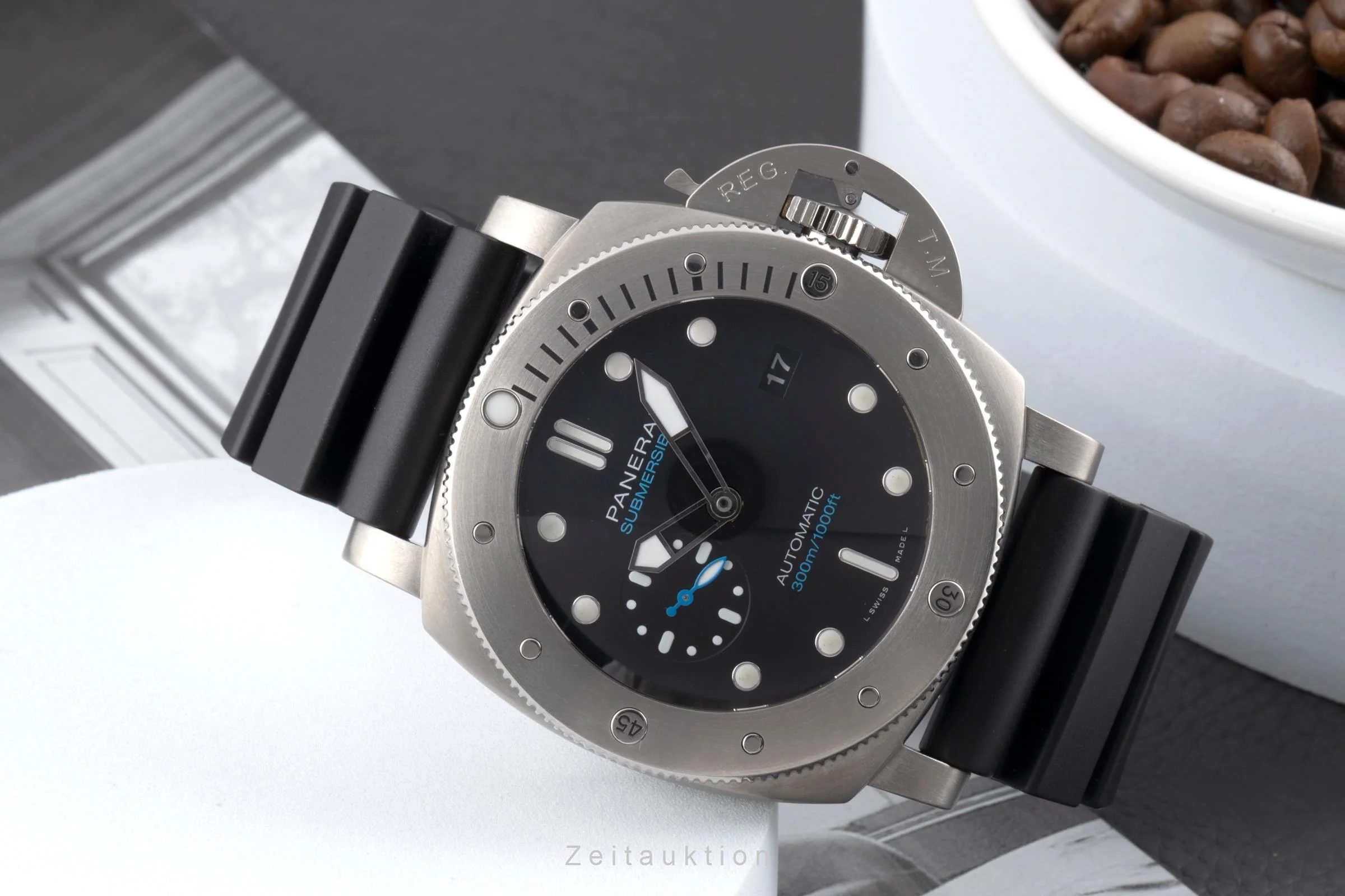 Panerai Submersible titanium automatic men's watch PAM01305  [2504138] - Image 3