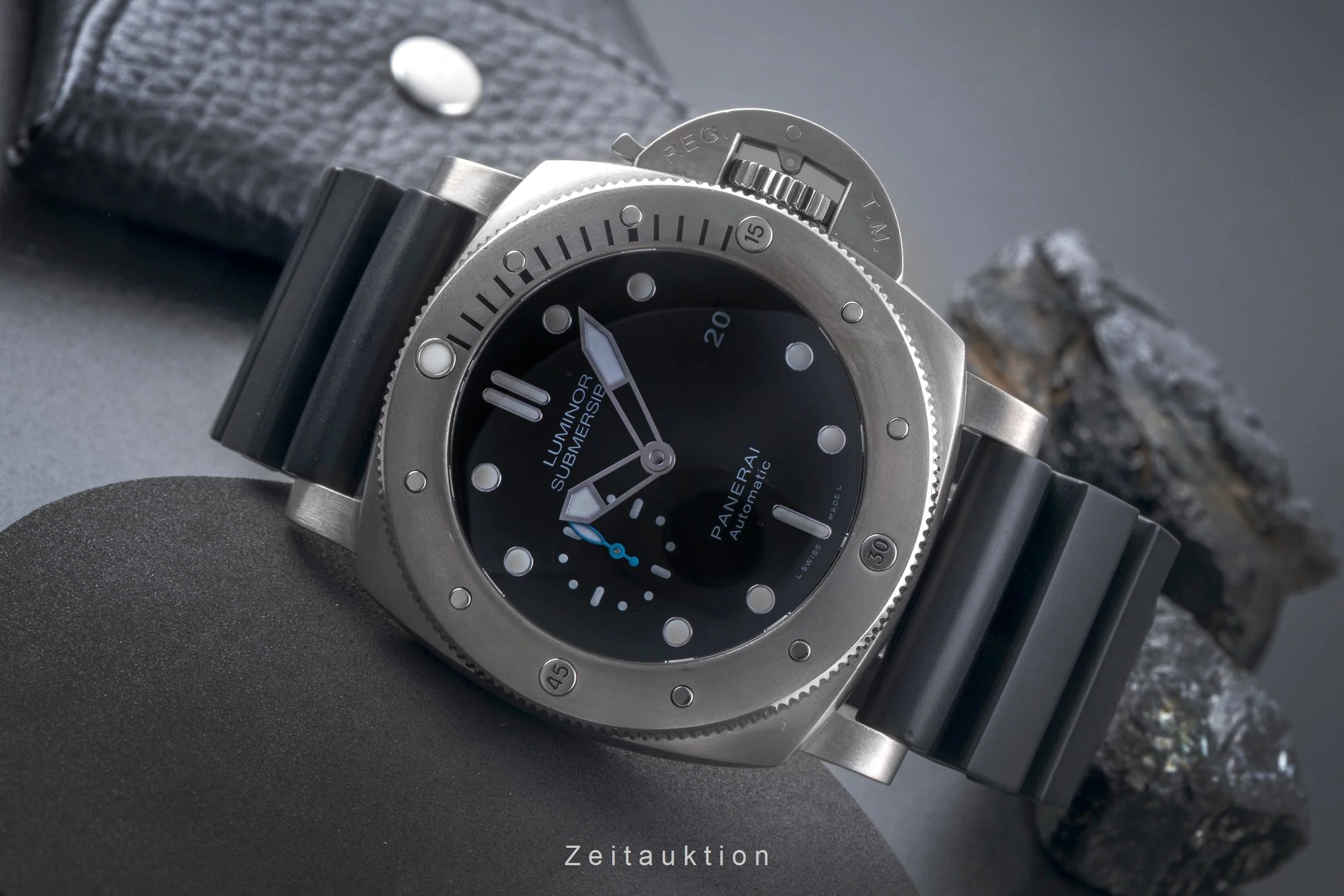 Panerai Submersible titanium automatic men's watch PAM01305 LP: 10900EUR  [2505805] - Image 3