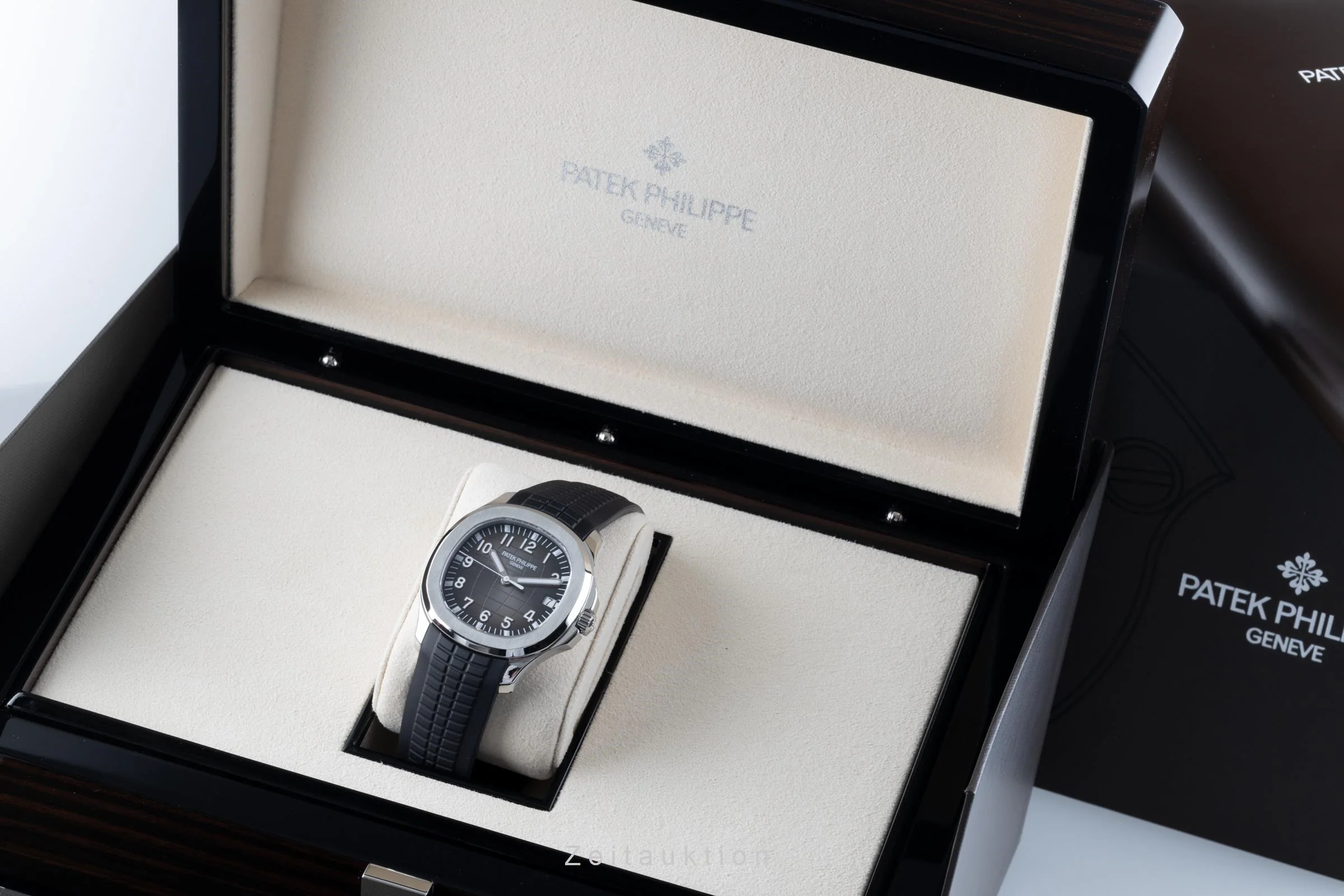 Patek Philippe Aquanaut steel automatic men's watch 5167A-001  [2204673] - Image 12