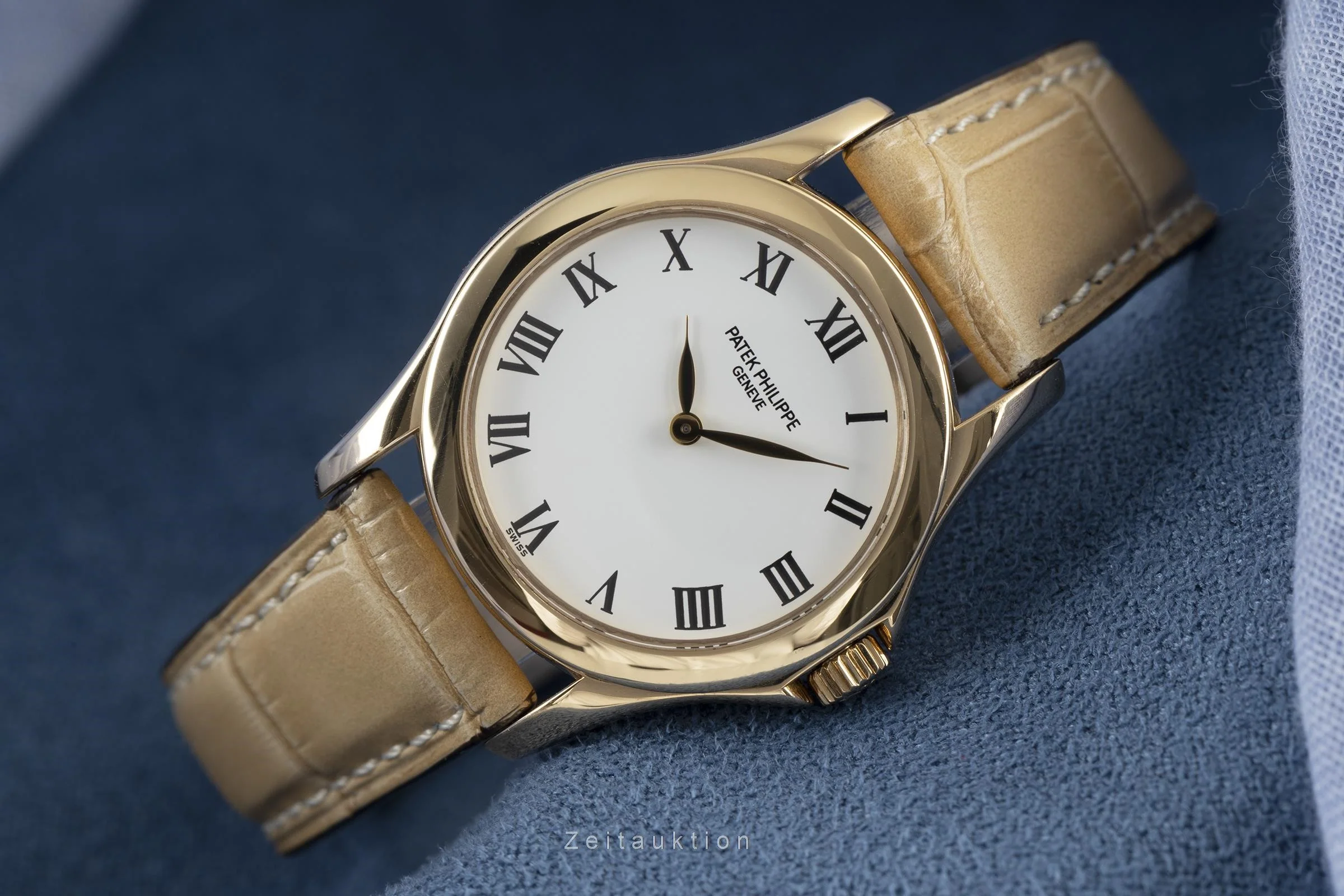 Patek Philippe Calatrava 18 ct gold manual winding women's watch 4905  [2107781] - Image 2